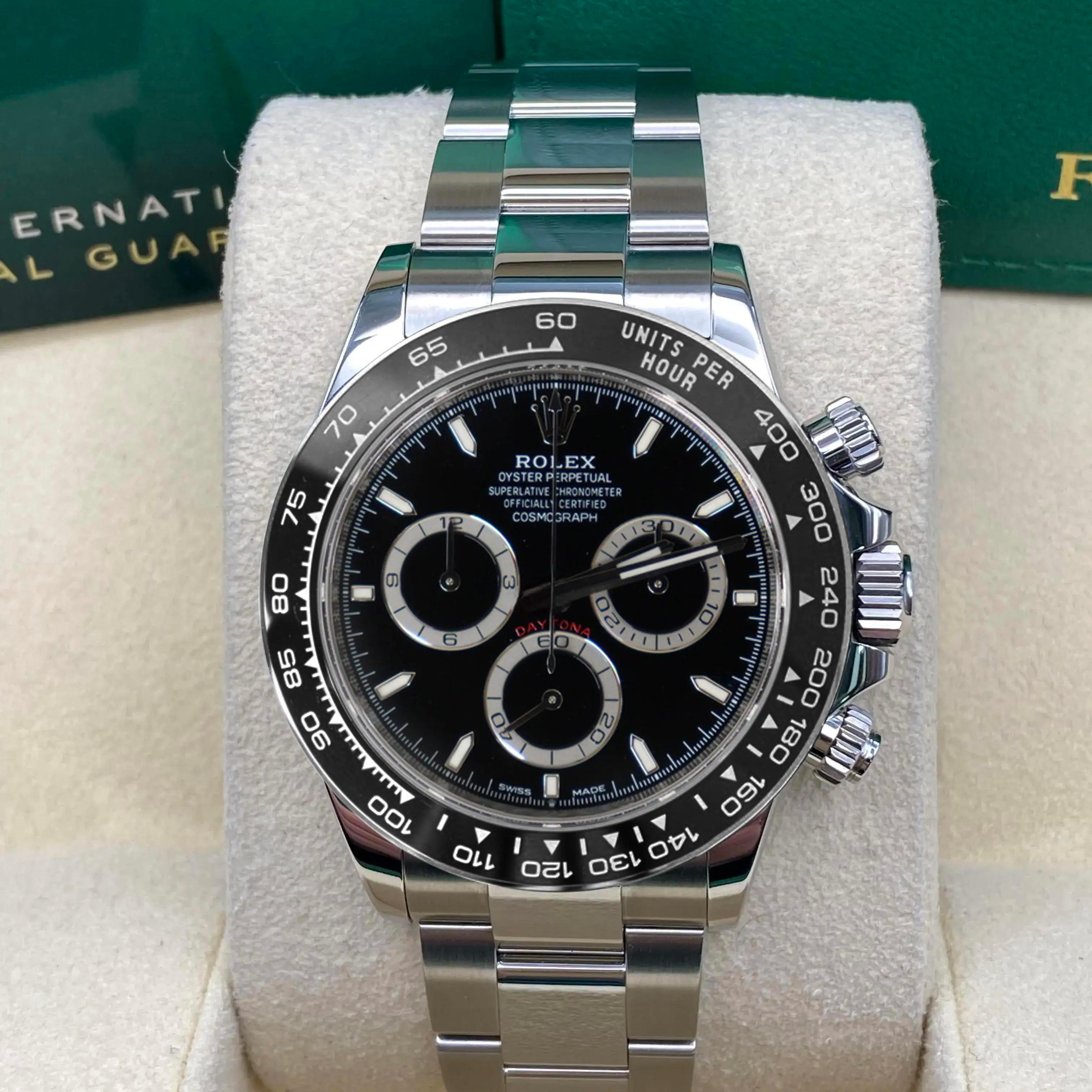 État neuf. Boîte et papiers inclus.

Informations générales
Marque : Rolex

Nom du modèle : Cosmograph Daytona

Numéro de modèle : 126500LN

Type : Montre-bracelet

Style : Luxe

Département : Hommes

Vintage : Non

Année de fabrication :