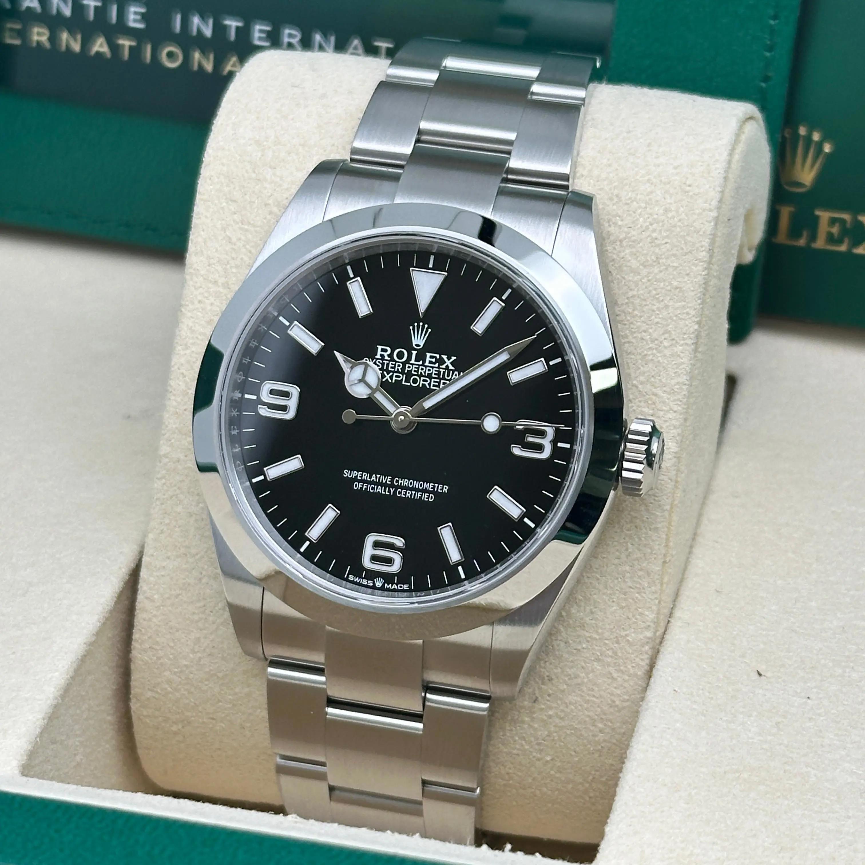 Neu. Kommt mit Originalverpackung und Papieren.