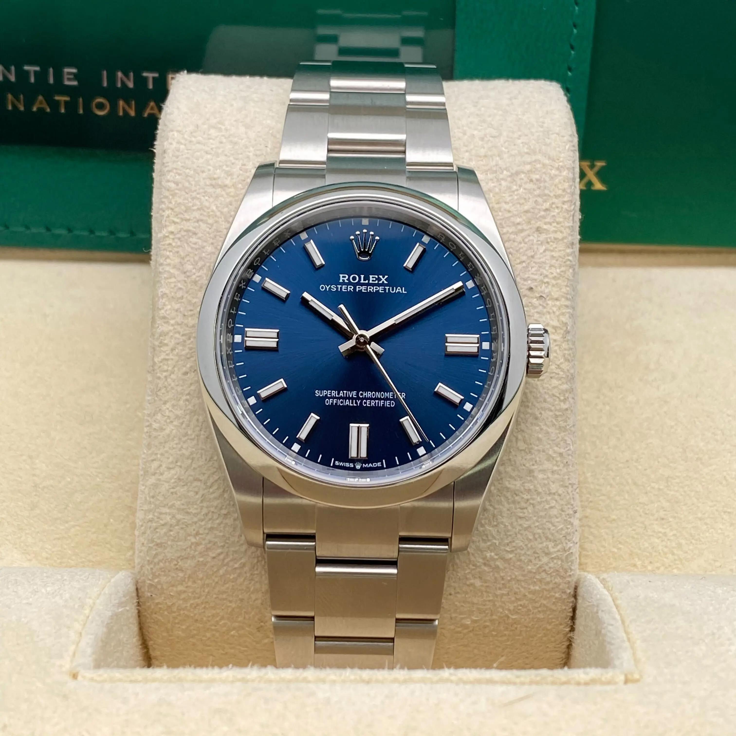 Nuovo. La scatola originale e i documenti sono inclusi. 

Un classico che brilla in ogni momento. Rolex OP 36 con quadrante blu. Il regalo perfetto per questa stagione.

Rolex Oyster Perpetual 36 Referenza 126000

Informazioni generali

Marchio: