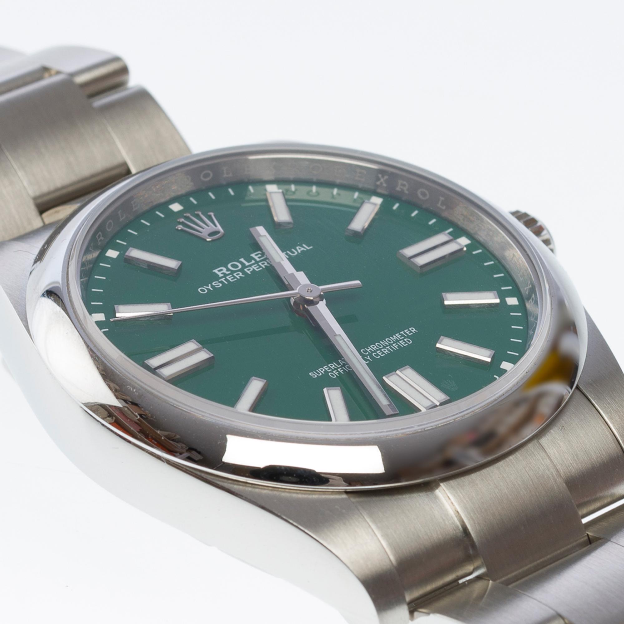 New Rolex Oyster Perpetual 41mm Green in steel For Sale 2