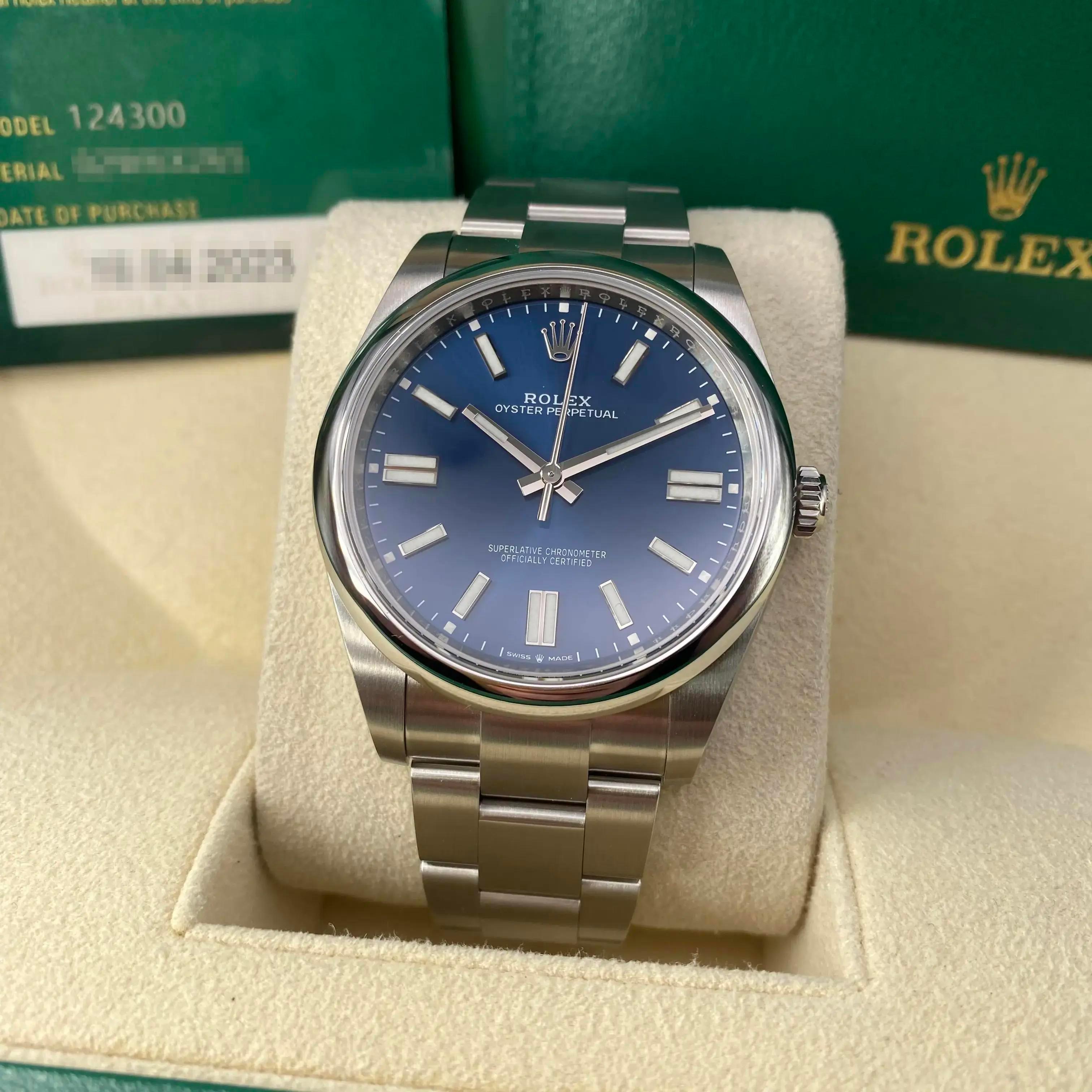 New. Comes with original box and papers.