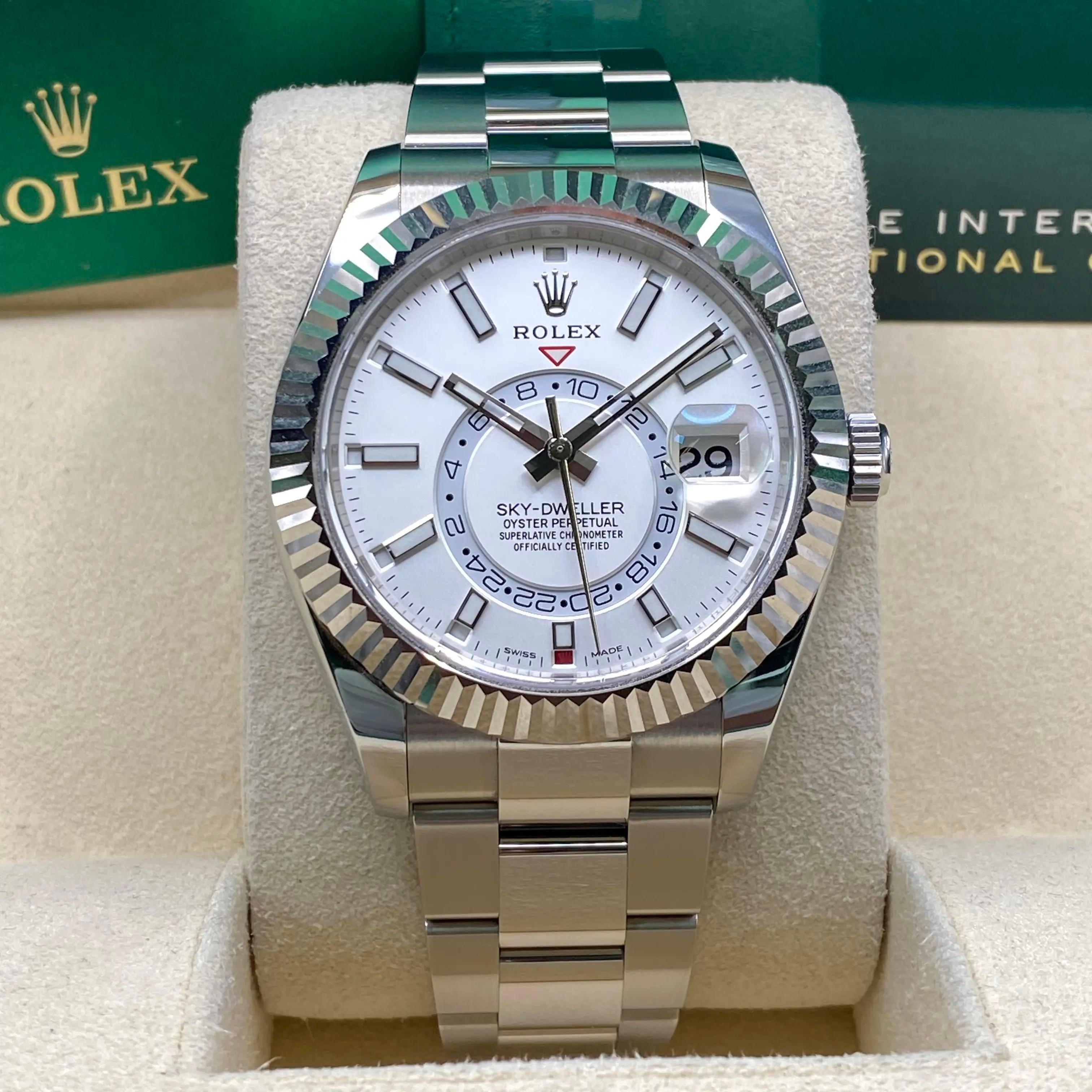 New. Comes with a original box and papers.