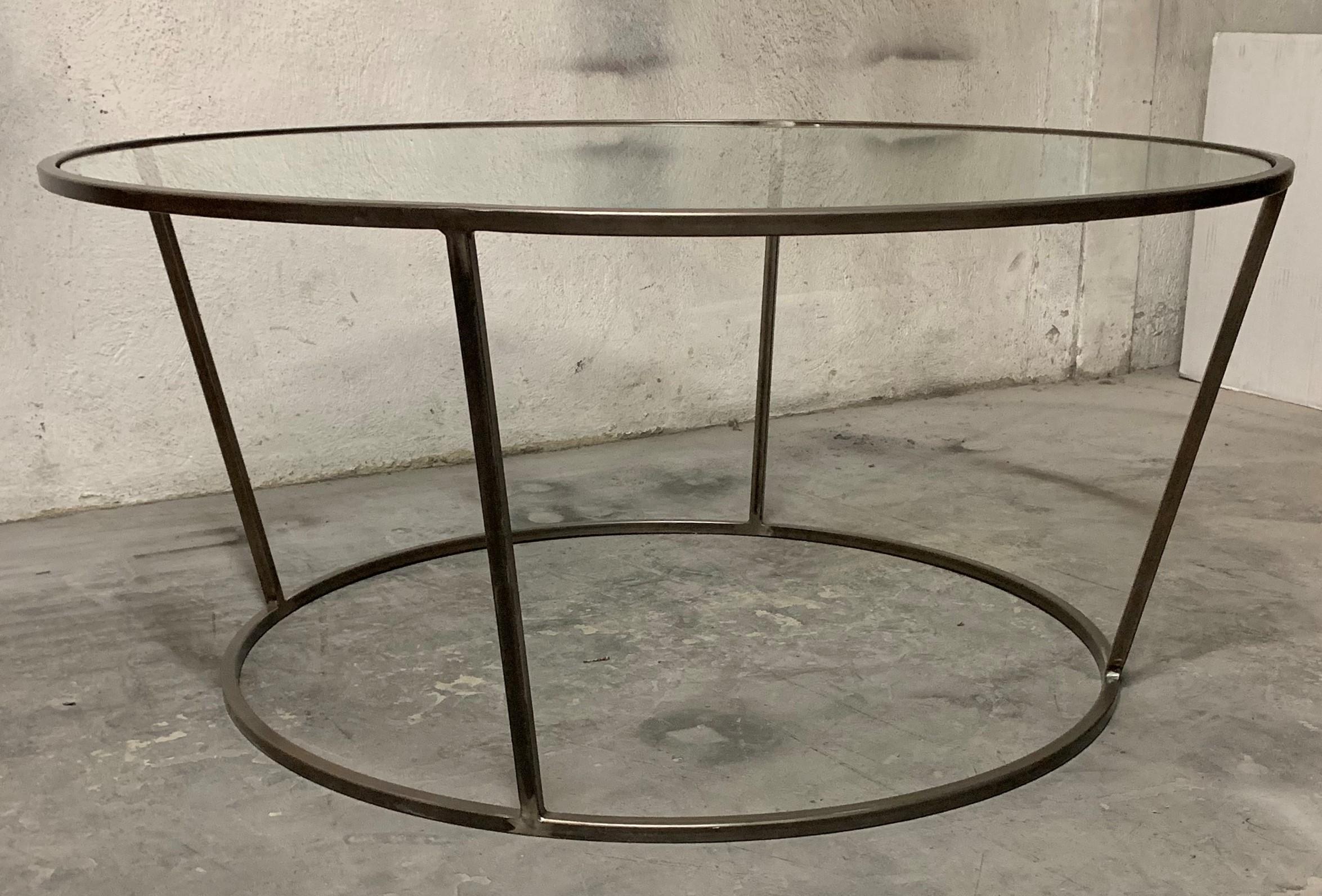 Nouvelle table basse ronde avec structure en métal et plateau en verre en vente 3