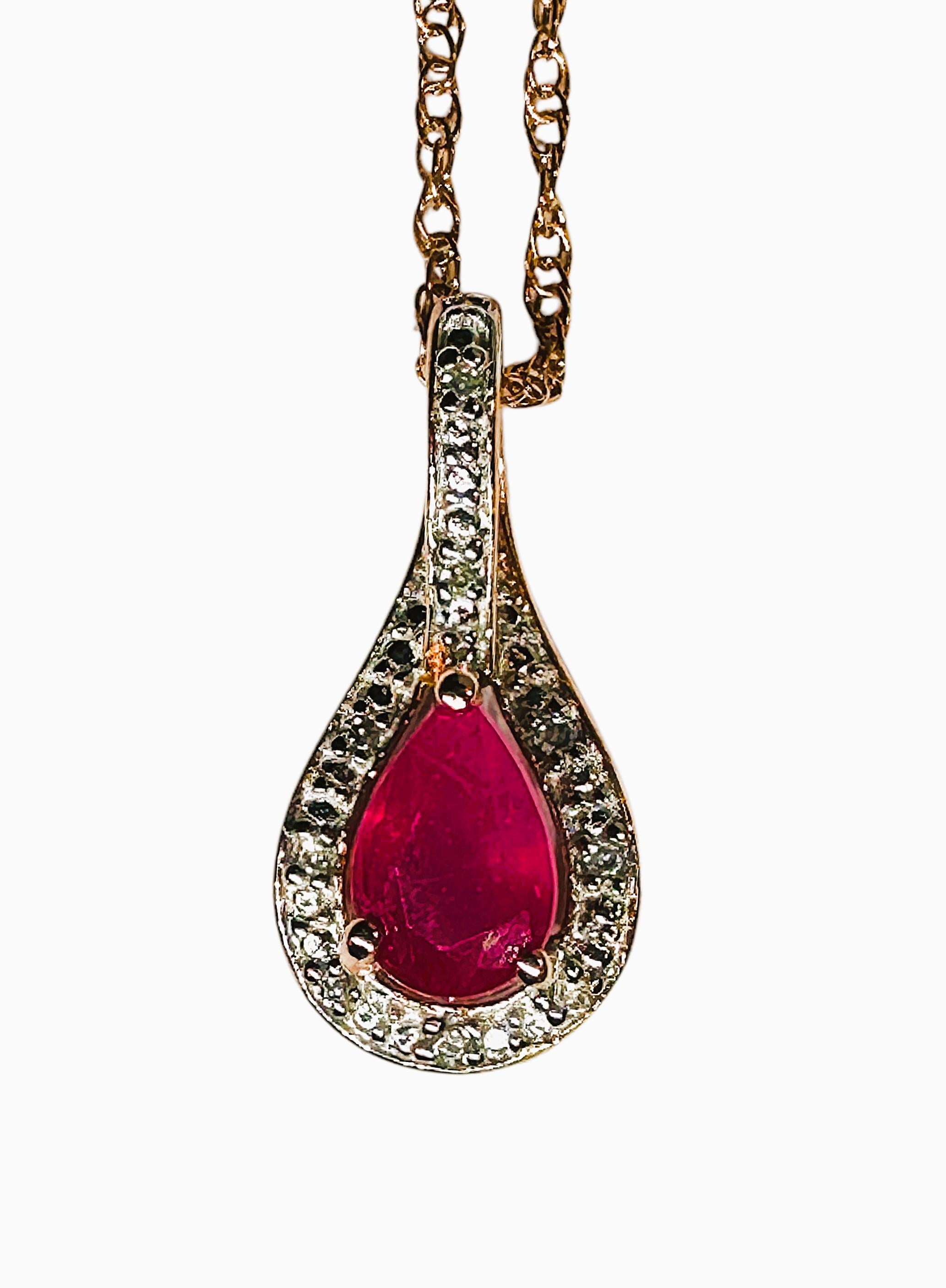 Neu Rubin und Diamant 14k vergoldete Sterling-Halskette mit passenden Ohrringen aus Sterling (Art déco)