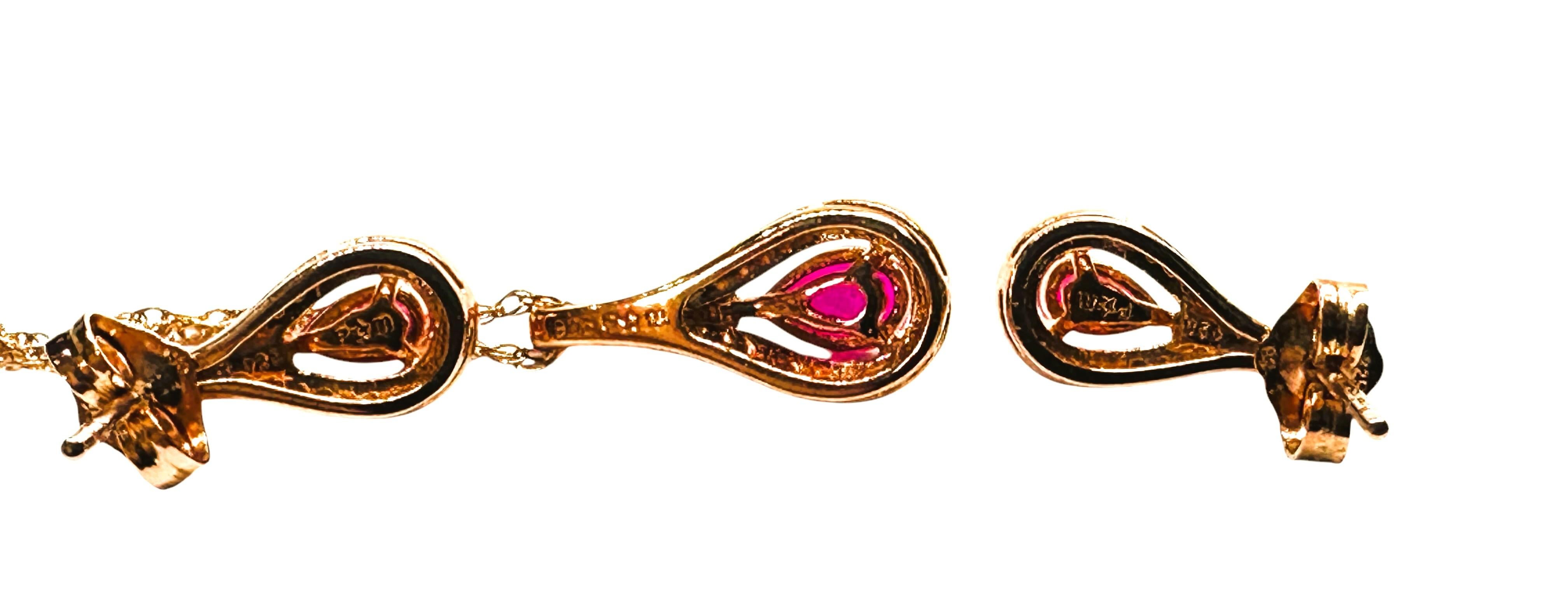 Neu Rubin und Diamant 14k vergoldete Sterling-Halskette mit passenden Ohrringen aus Sterling (Ovalschliff)