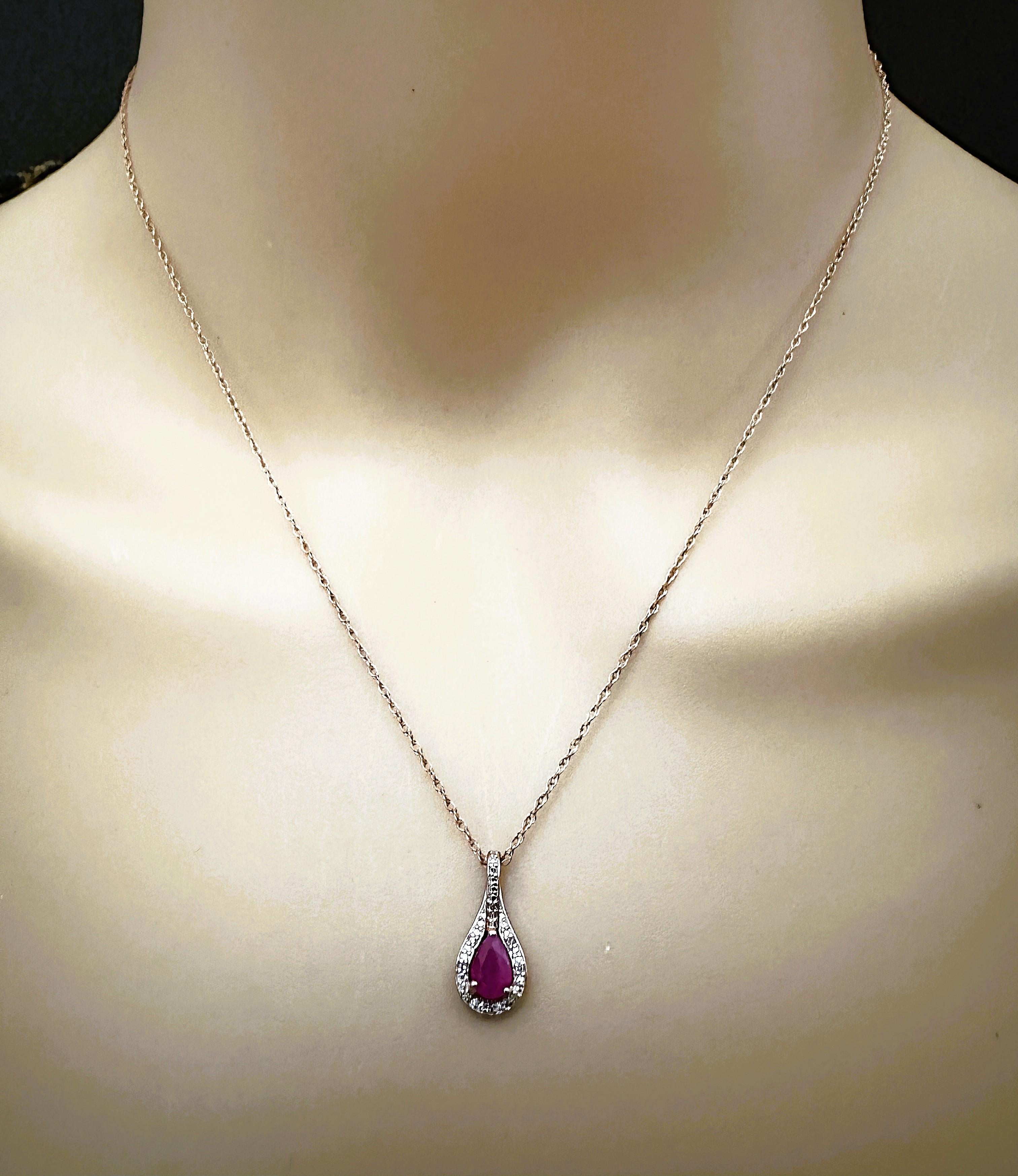 Neu Rubin und Diamant 14k vergoldete Sterling-Halskette mit passenden Ohrringen aus Sterling 2