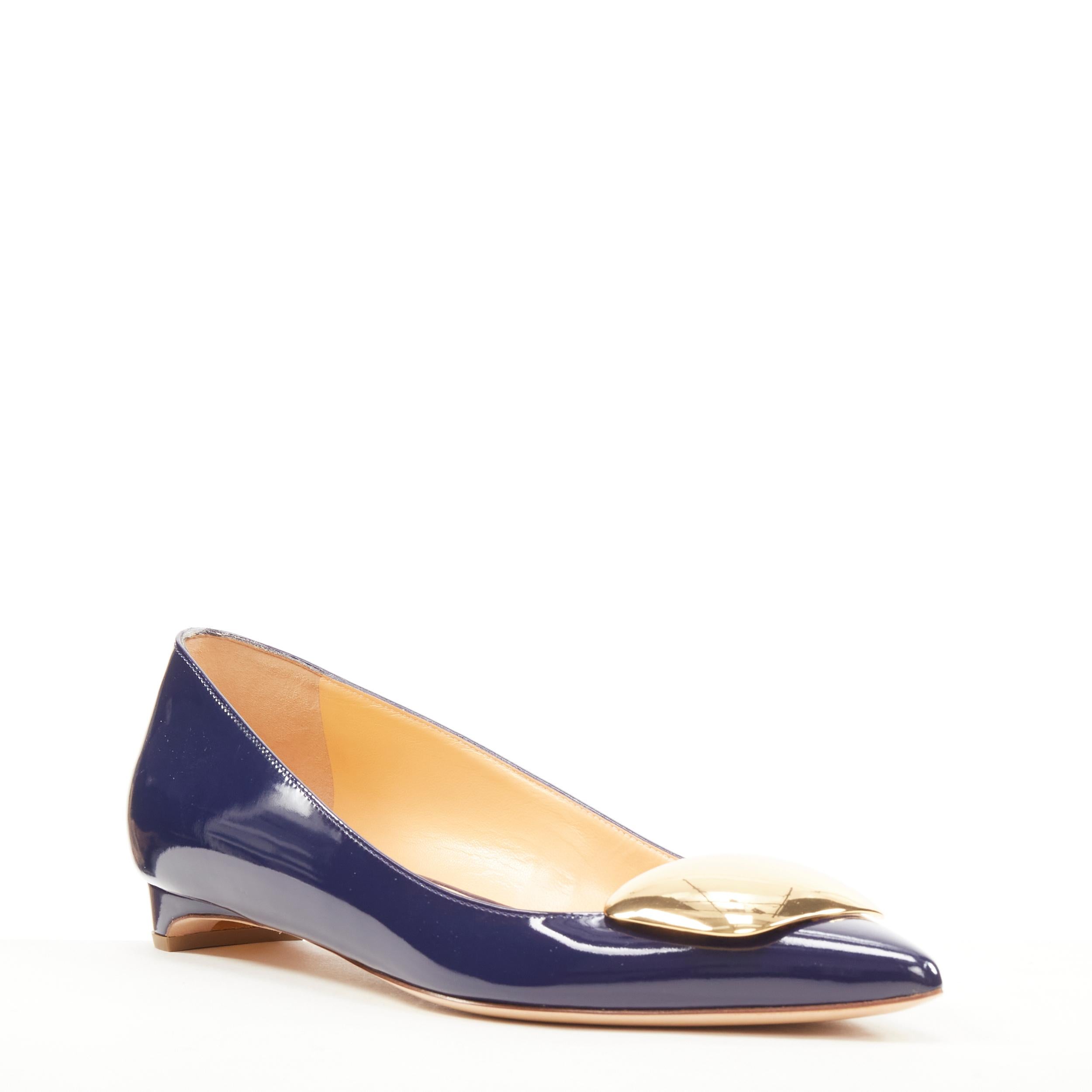 new RUPERT SANDERSON Bedfa Chrome blue patent gold brooch flats EU37.5 
Reference: SNKO/A00205 
Brand: Rupert Sanderson 
Model: Bedfa Chrome 
Material: Patent Leather 
Color: Blue 
Pattern: Solid 
Extra Detail: Gold chrome metal detail at toe.
