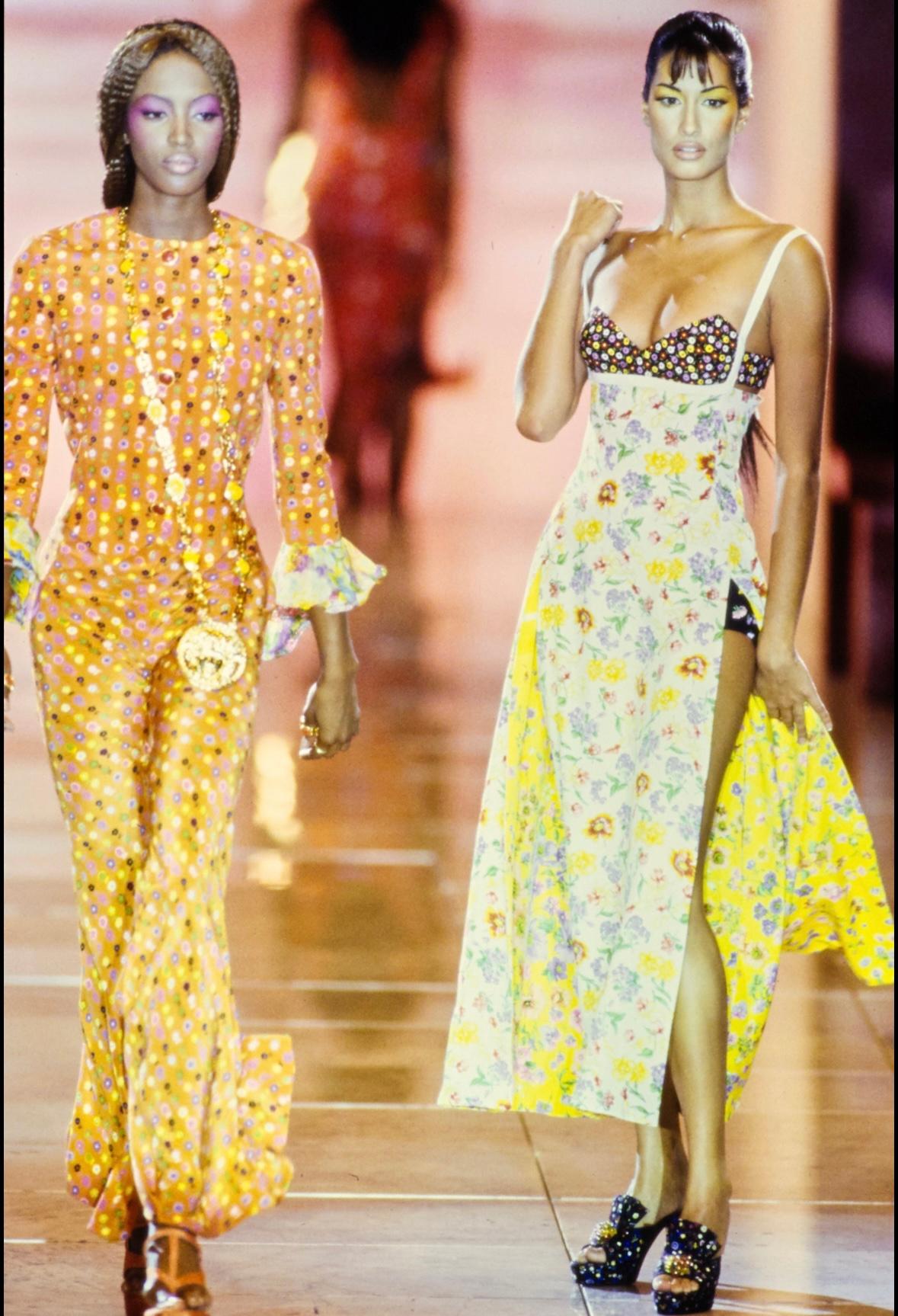 NOUVEAU S/S 1993 Gianni Versace Runway Floral Platform Talons perlés Taille 38 1/2 Pour femmes en vente