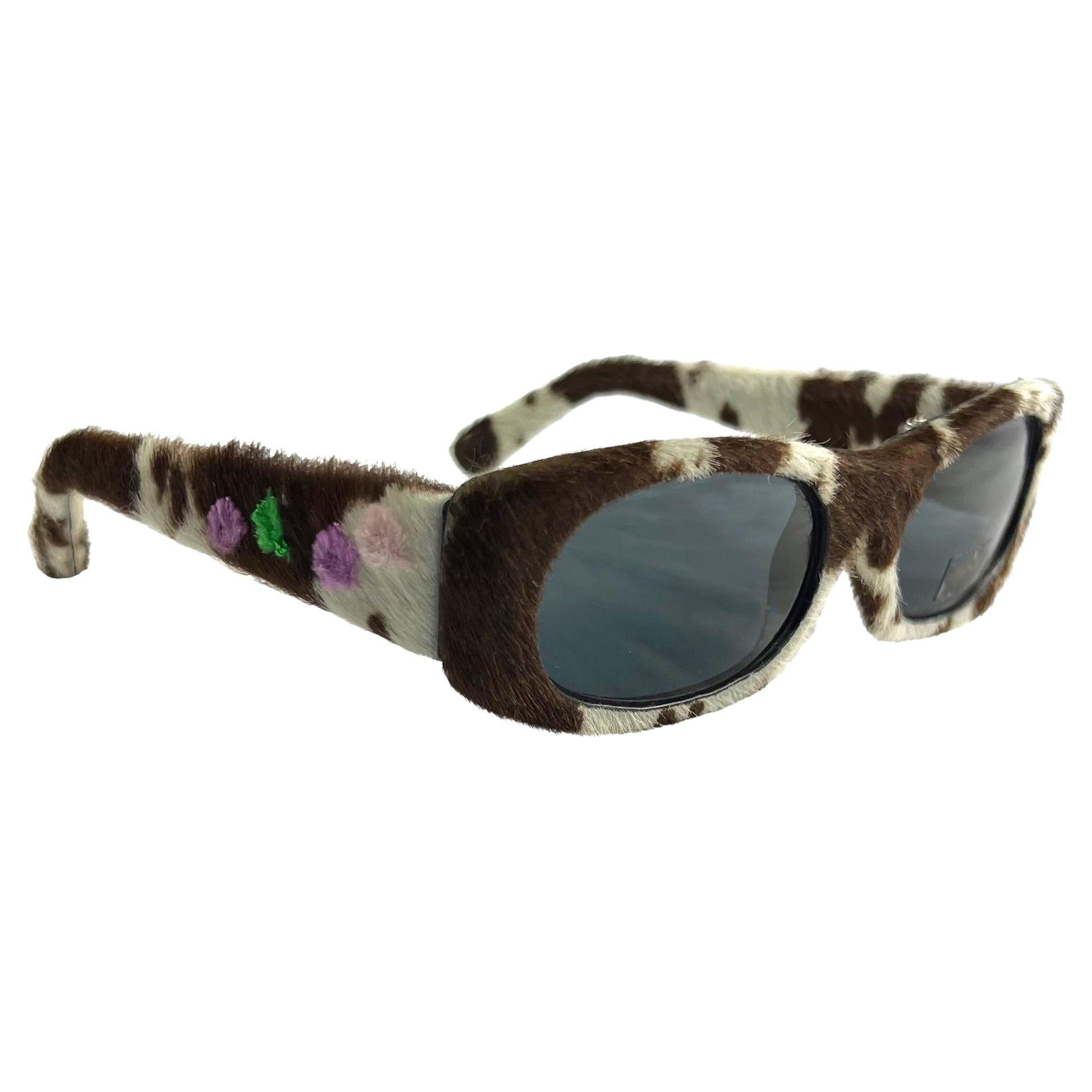 NEW S/S 1999 Gianni Versace for Donatella Sonnenbrille mit Ponyhaar-Applikationen  im Angebot