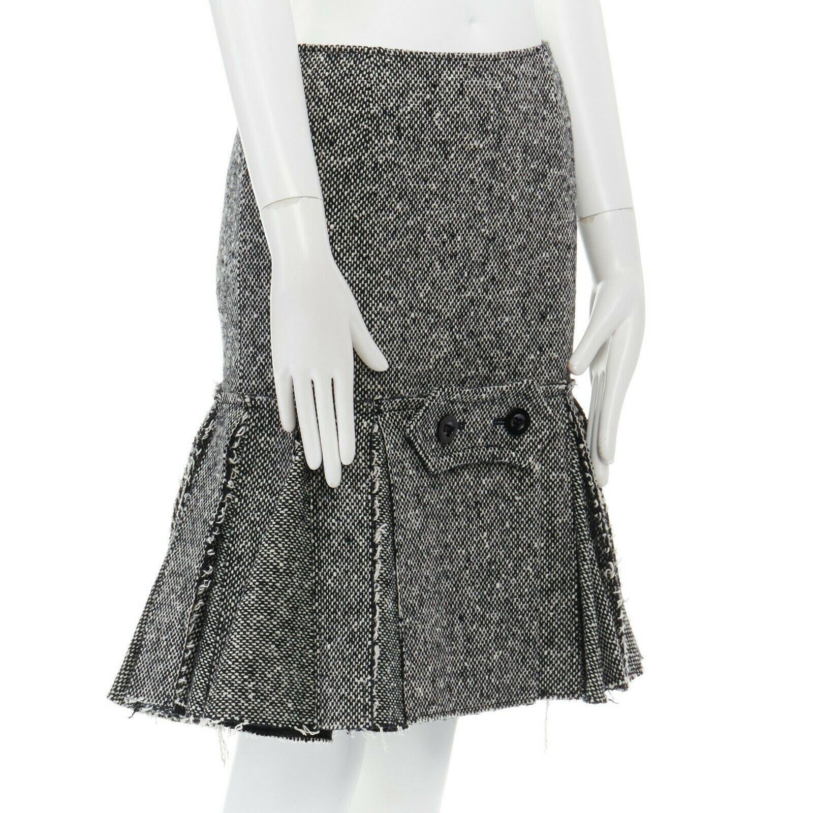 new SACAI AW15 grey wool tweed raw edge pleated back military knee skirt JP3 L In Good Condition In Hong Kong, NT