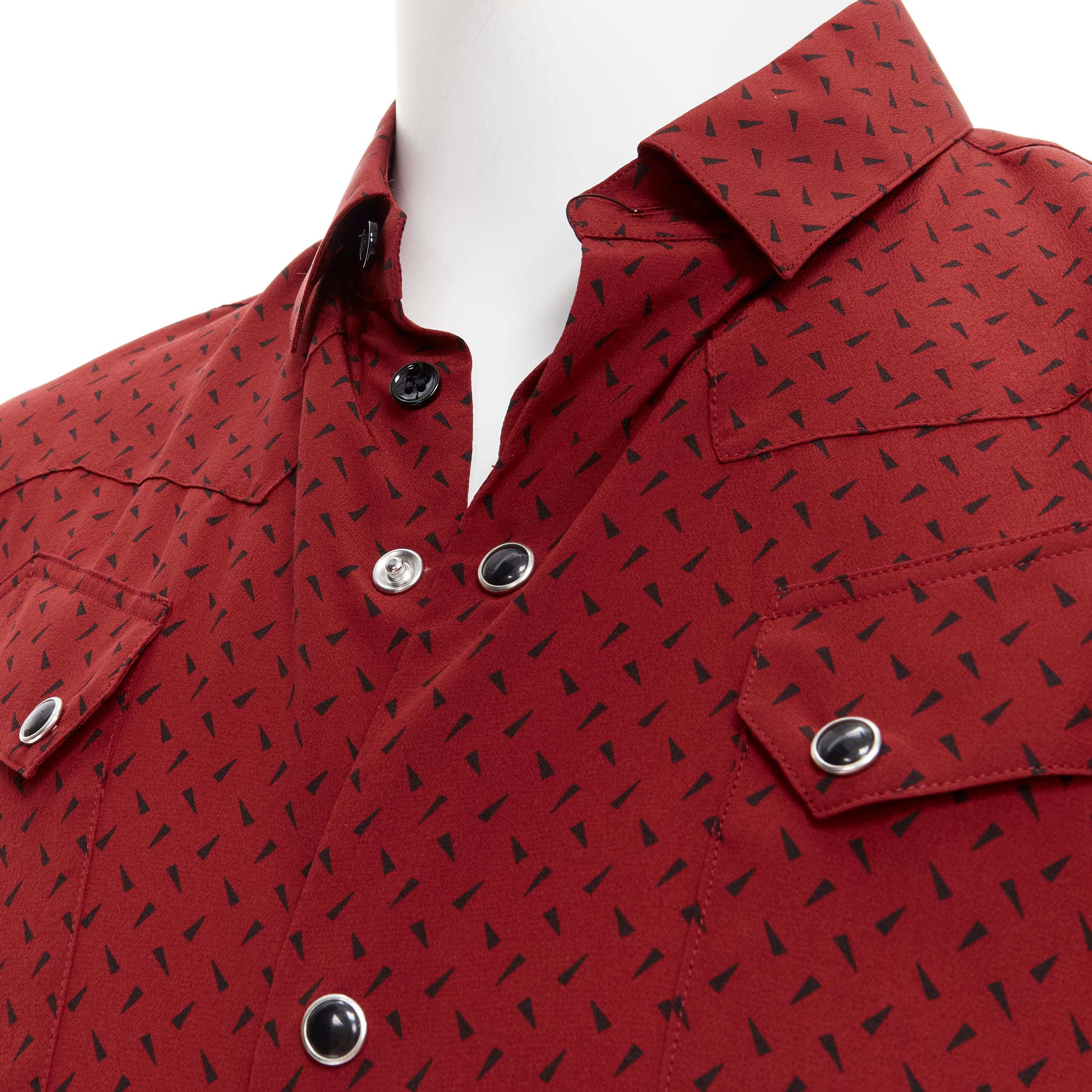 new SAINT LAURENT 2018 100% silk red black print western casual shirt EU38 S 
Reference: TGAS/B01736 
Brand: Saint Laurent 
Designer: Anthony Vaccarello 
Collection: 2018 
Material: Silk 
Color: Red 
Pattern: Abstract 
Closure: Button 
Extra Detail: