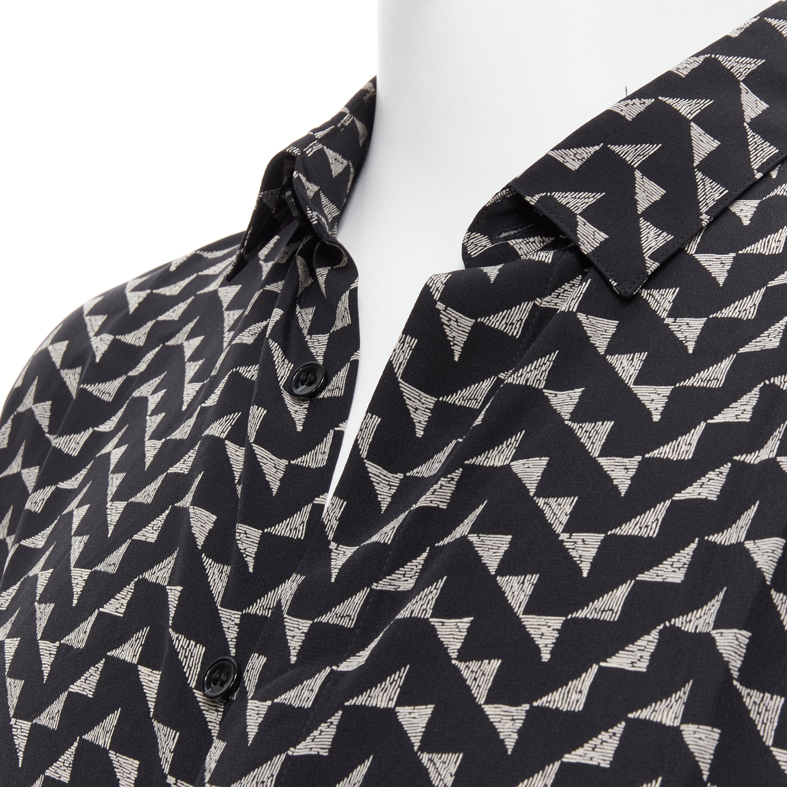 new SAINT LAURENT 2019 100% silk black geometric chevron print shirt EU41 L 
Reference: TGAS/B01775 
Brand: Saint Laurent 
Material: Silk 
Color: Black 
Pattern: Geometric 
Closure: Button 
Extra Detail: Concealed button front closure. 
Made in: