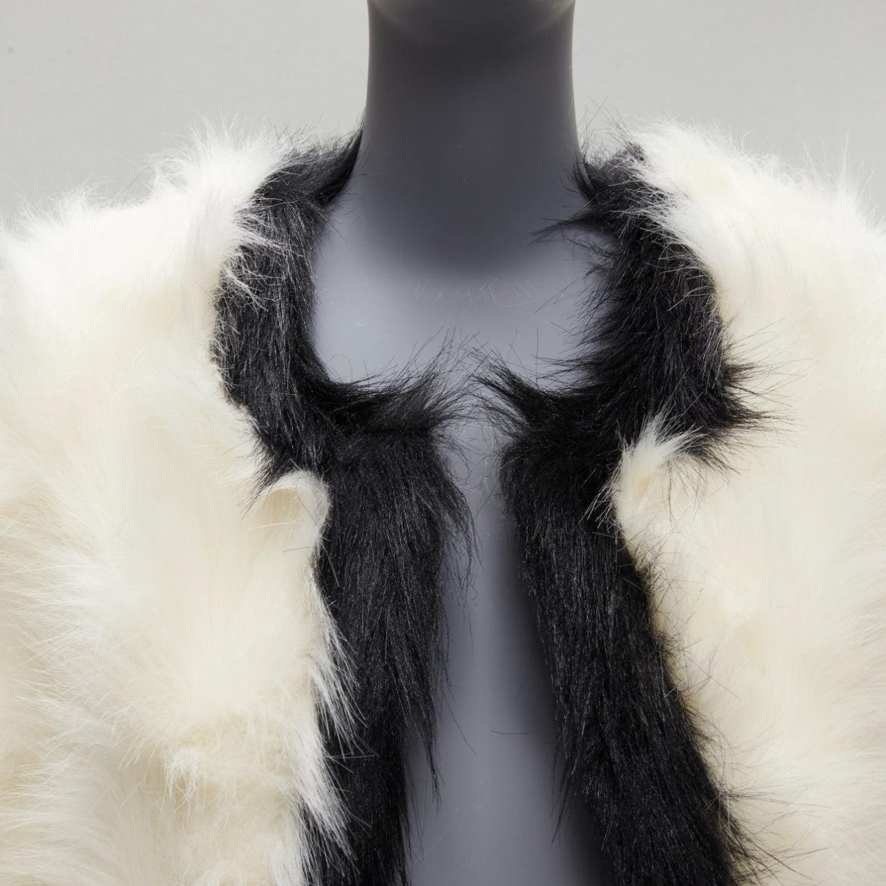 new SAINT LAURENT 2021 Runway cream black faux fur cropped jacket FR34 XS
Reference: TGAS/D00744
Brand: Saint Laurent
Designer: Anthony Vaccarello
Collection: 2021 - Runway
Material: Faux Fur
Color: White, Black
Pattern: Solid
Lining: Black
