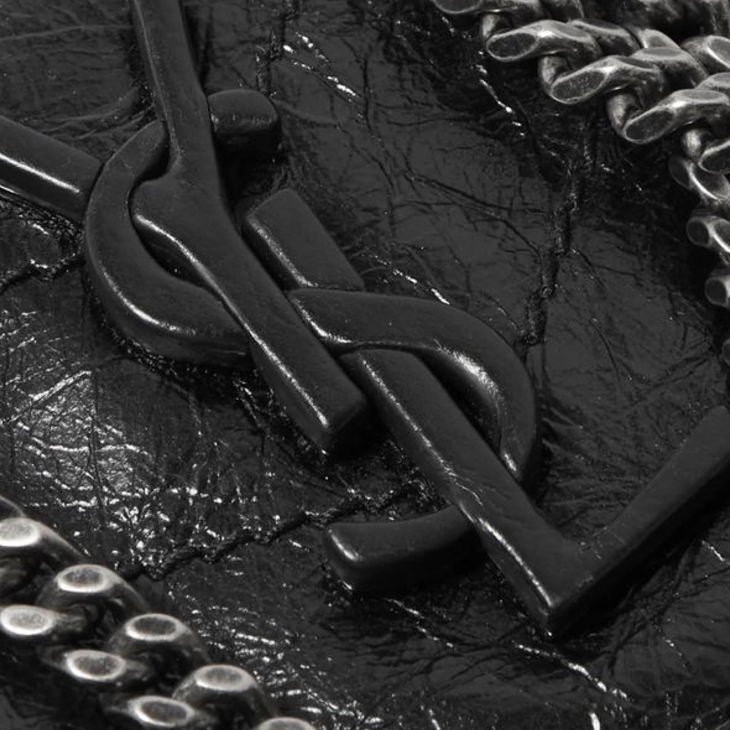 NEU Saint Laurent Schwarze Niki Baby Umhängetasche aus Leder 7