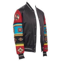 Schwarzer SAINT LAURENT-Bomber aus Satin mit ethnischer Stickerei und Wollärmeln aus Teddy FR48 M, SAINT LAURENT