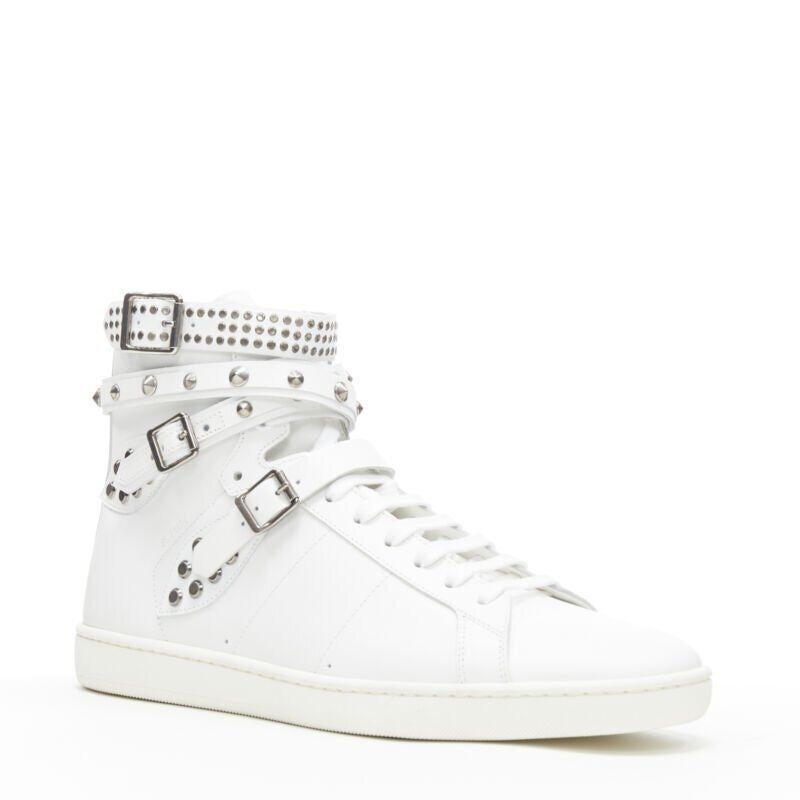 new SAINT LAURENT Court Classic SI16H white silver stud high top sneaker EU42
Reference: TGAS/A05593
Brand: Saint Laurent
Designer: Anthony Vaccarello
Model: High top
Material: Silver
Color: White
Pattern: Solid
Closure: Lace Up
Extra Details: Court