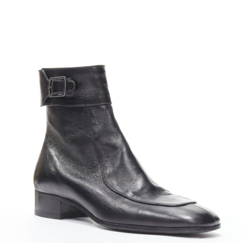 new SAINT LAURENT Miles 30 Age Bootie Baby Eighty black square toe boot EU42
Reference: TGAS/B01771
Brand: Saint Laurent
Designer: Anthony Vaccarello
Model: Miles 30 Age Bootie
Collection: Runway
Material: Leather
Color: Black
Pattern: