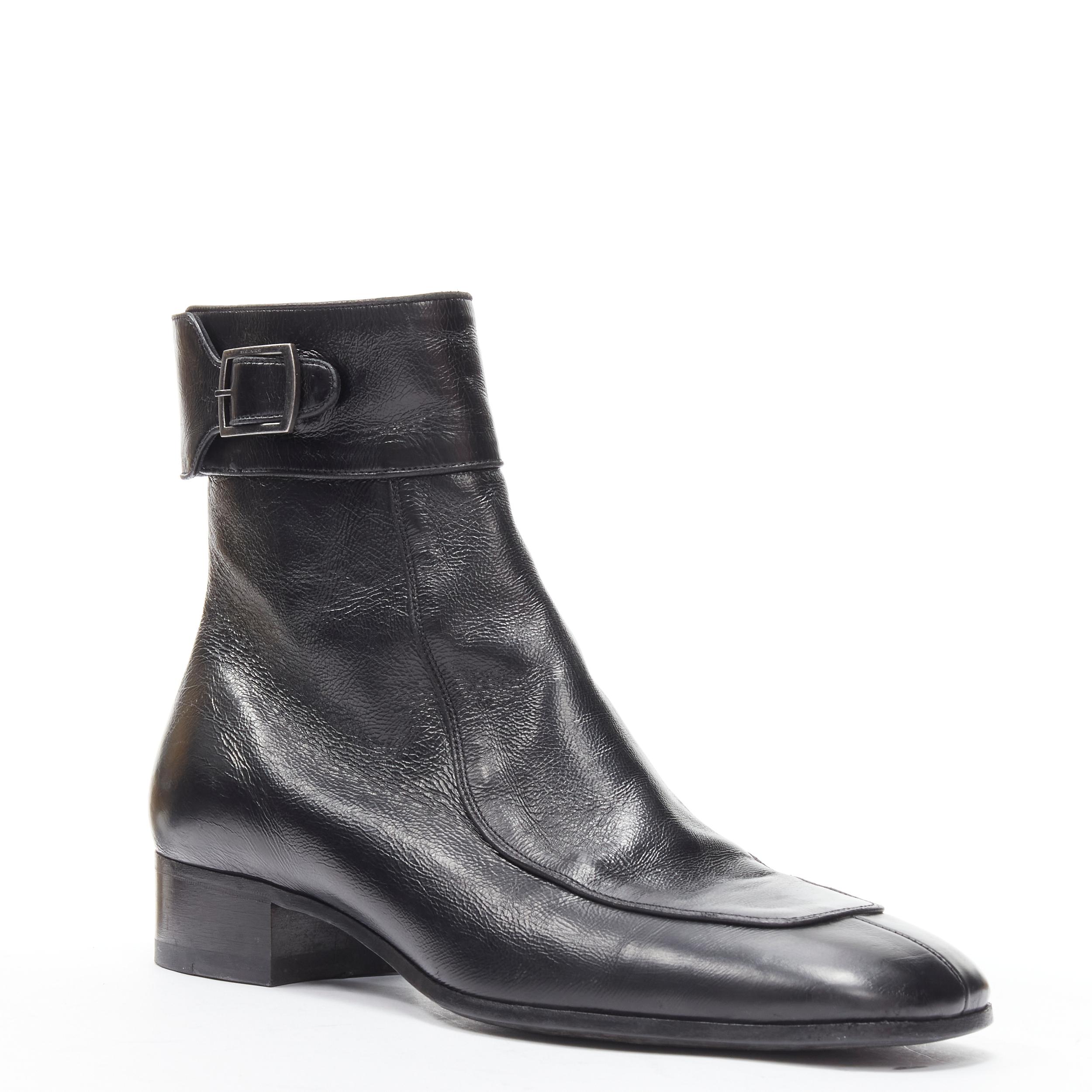 new SAINT LAURENT Miles 30 Age Bootie Baby Eighty black square toe boot EU44
Reference: TGAS/B01792
Brand: Saint Laurent
Model: Miles 30 Age Bootie
Collection: Fall Winter 2019 - Runway
Material: Leather
Color: Black
Pattern: Solid
Closure:
