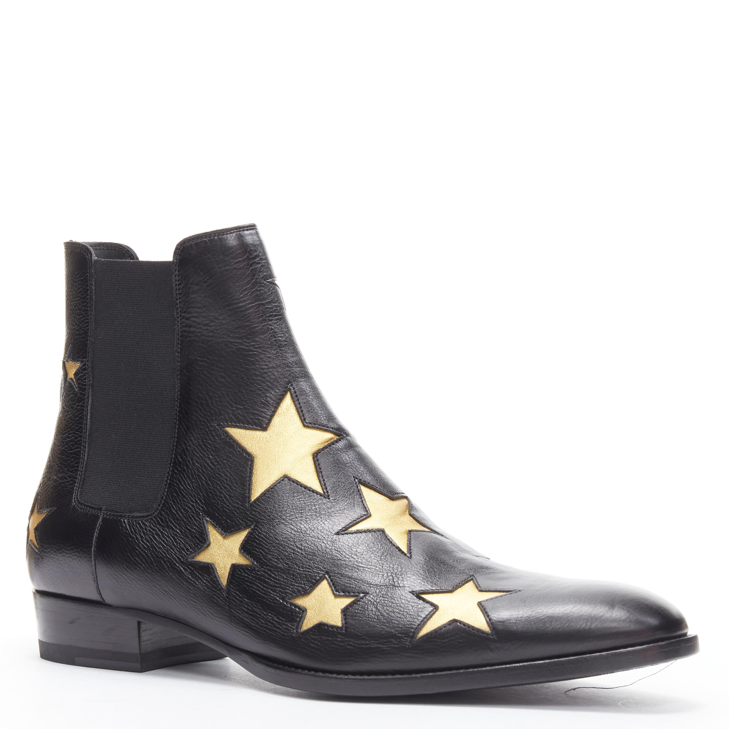 new SAINT LAURENT Wyatt 30 Riverside black gold star chelsea boot EU42 
Reference: TGAS/B01753 
Brand: Saint Laurent 
Material: Leather 
Color: Blac 
Pattern: Solid- 
Extra Detail: Black leather upper with gold star design. Stretch gusset.