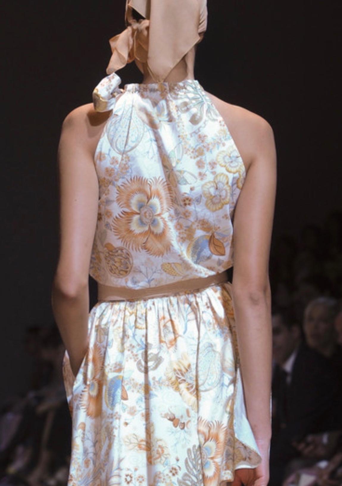 NEU Salvatore Ferragamo Kleid mit floralem Druck und Halsbandschleife 44 im Angebot 4