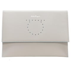 new SALVATORE FERRAGAMO pochette da polso con logo traforato grigio blu
