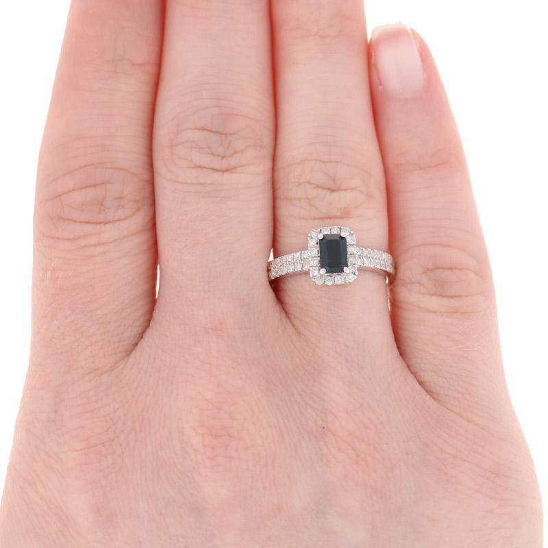 Diamant-Saphir- und Diamant-Halo-Ring, 18 Karat Weißgold für Damen 0,75 Karat im Zustand „Neu“ im Angebot in Greensboro, NC
