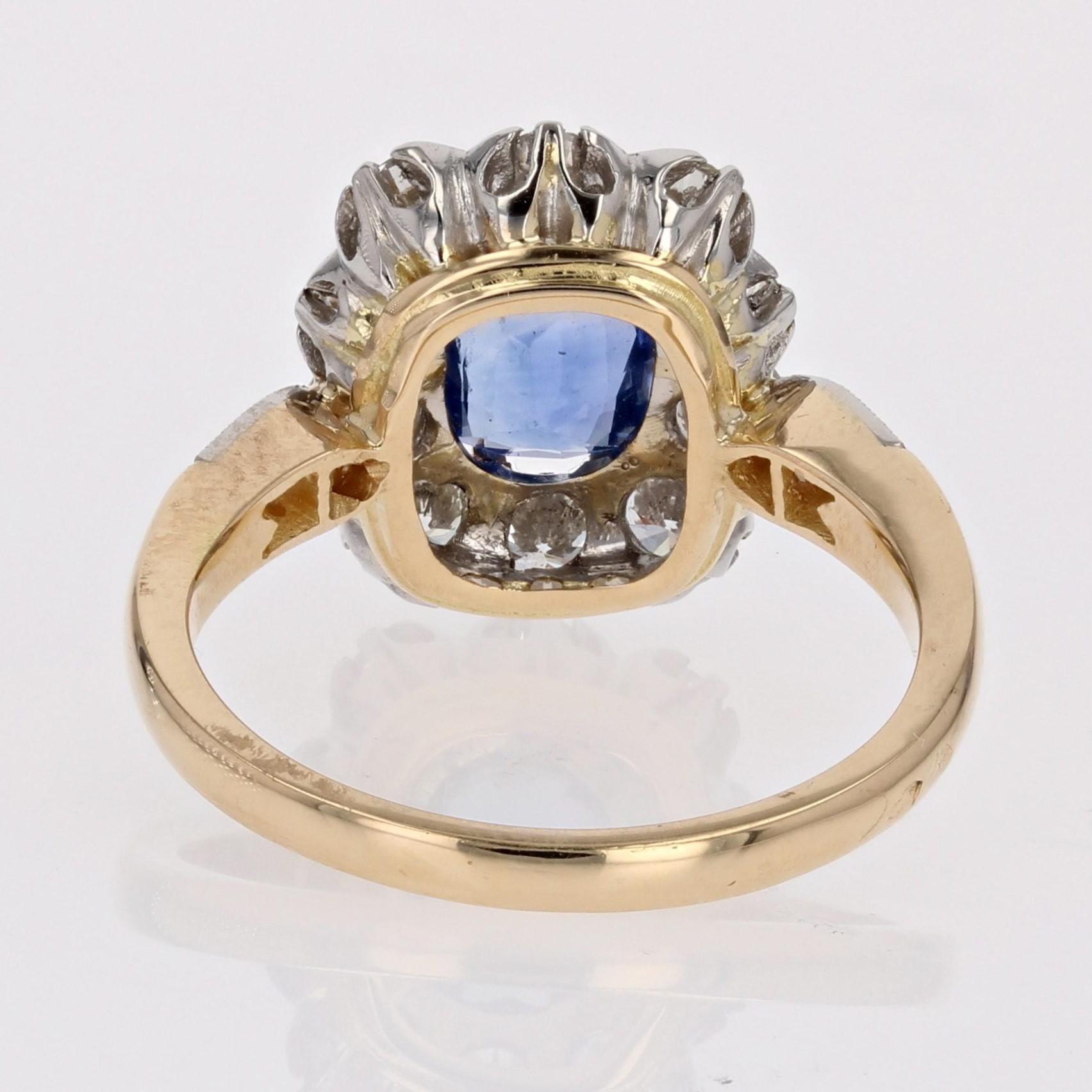 New Sapphire Diamonds Platinum 18 Karat Yellow Gold Engagement Cluster Ring For Sale 4