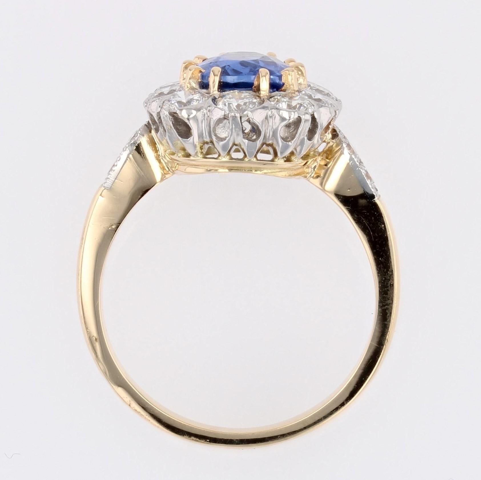 New Sapphire Diamonds Platinum 18 Karat Yellow Gold Engagement Cluster Ring For Sale 6