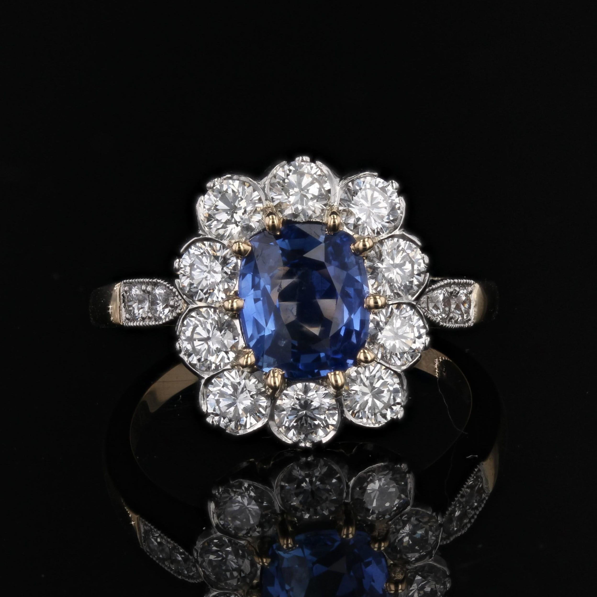 Modern New Sapphire Diamonds Platinum 18 Karat Yellow Gold Engagement Cluster Ring For Sale
