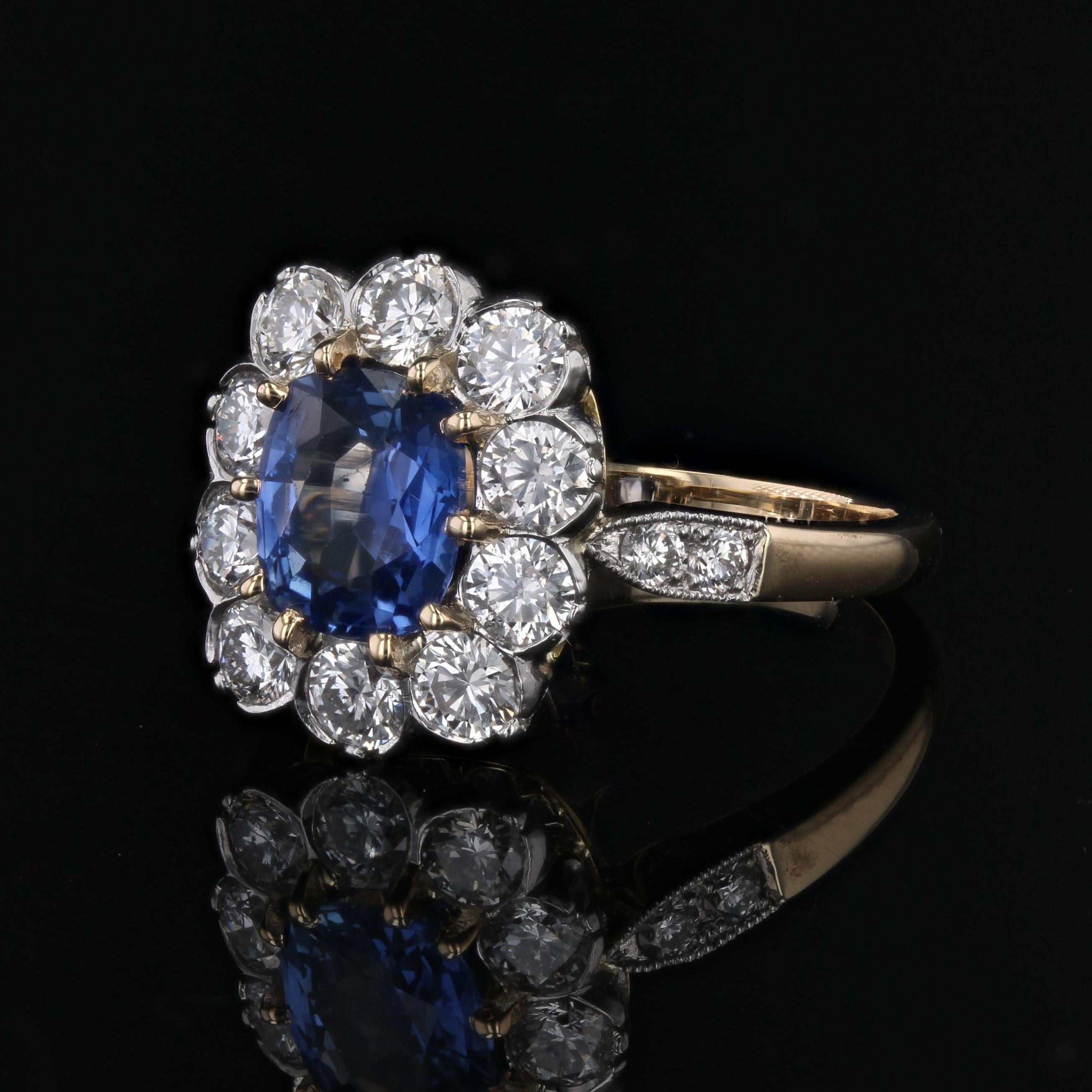 Women's New Sapphire Diamonds Platinum 18 Karat Yellow Gold Engagement Cluster Ring For Sale