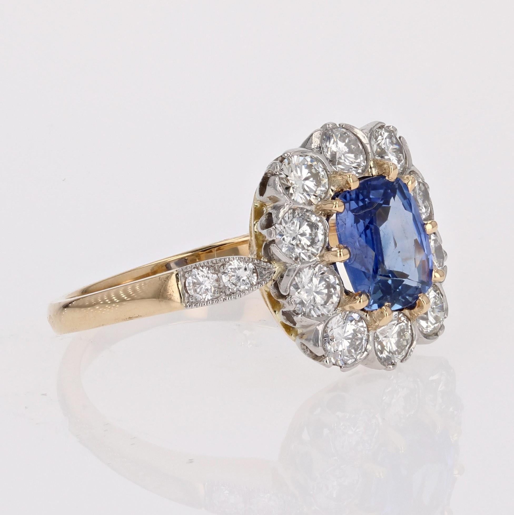 New Sapphire Diamonds Platinum 18 Karat Yellow Gold Engagement Cluster Ring For Sale 1