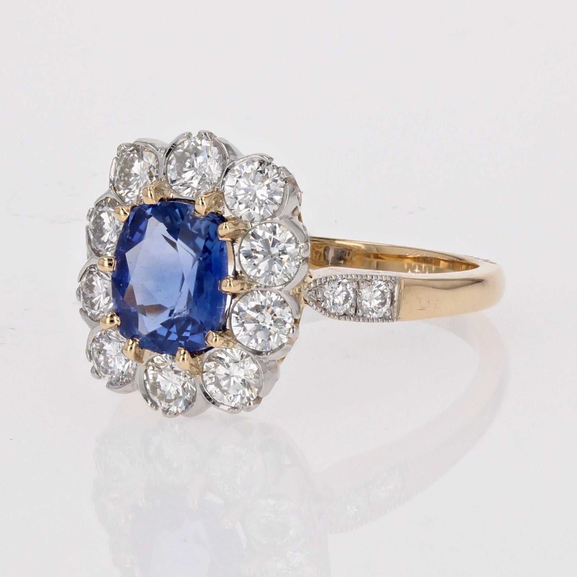 New Sapphire Diamonds Platinum 18 Karat Yellow Gold Engagement Cluster Ring For Sale 3