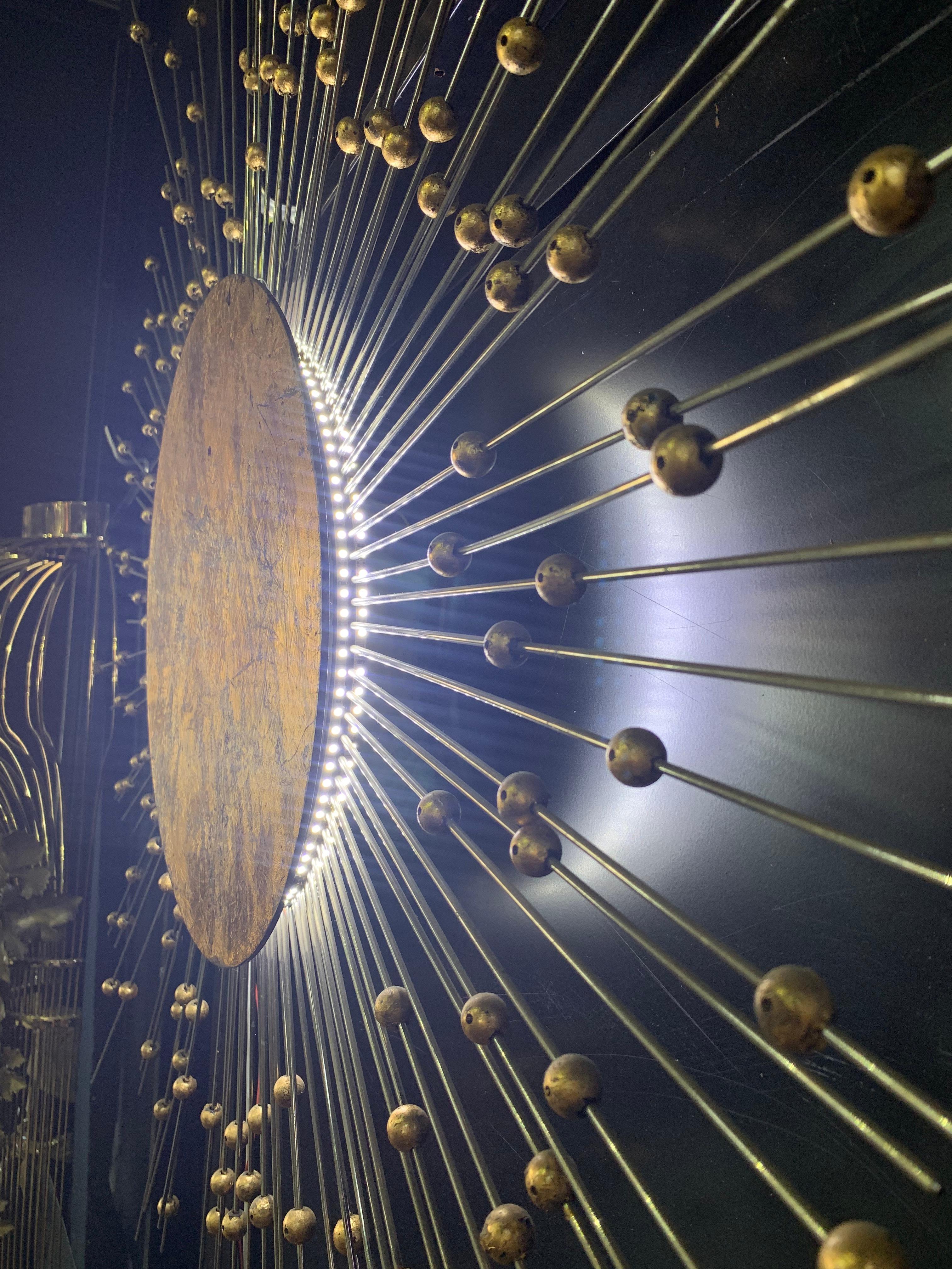 Espagnol New Sculpture - Lampe murale ou plafonnier en bronze Sunburst en vente