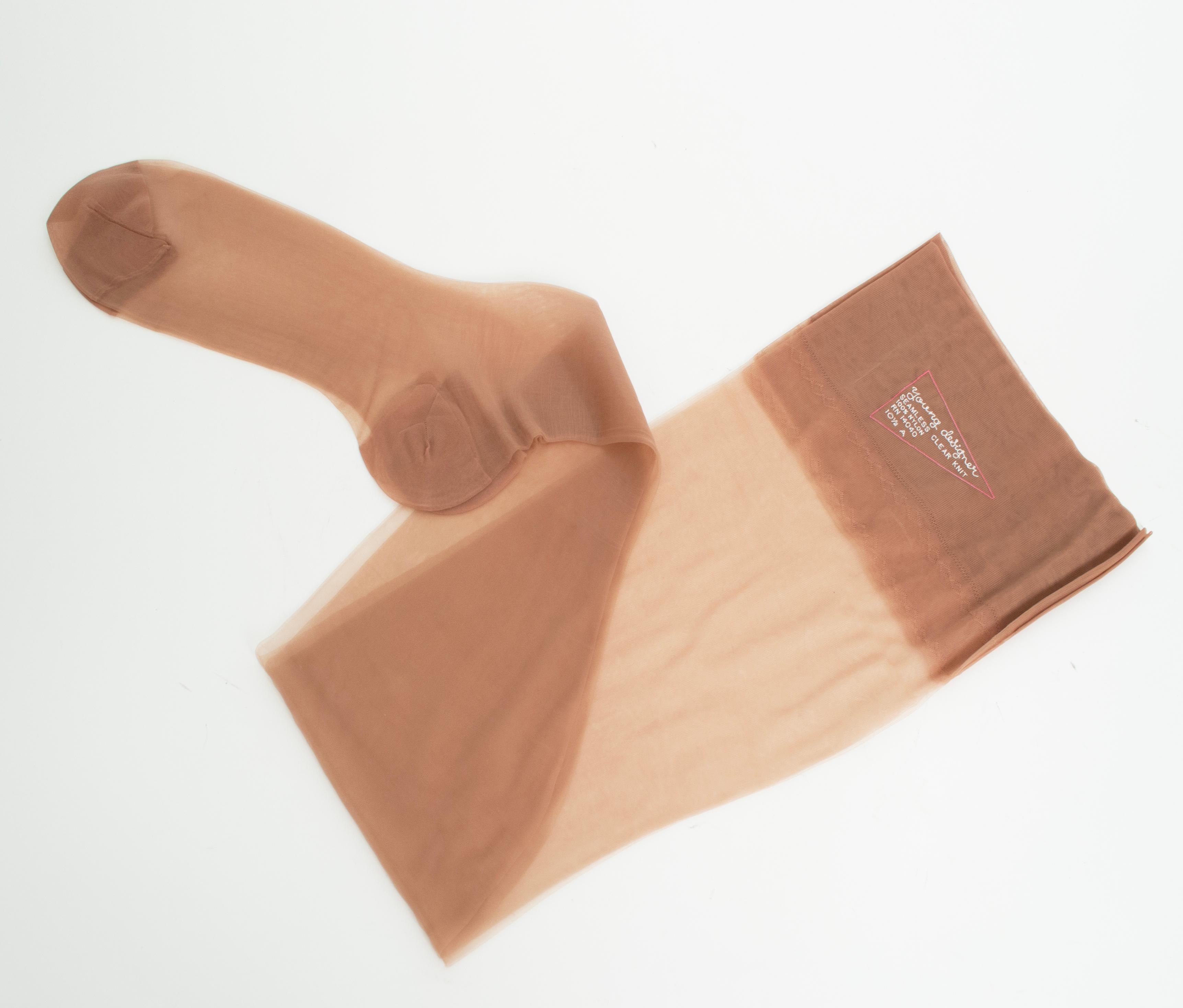 Nuevas medias sin costuras desnudas hasta el muslo en caja de felicitaciones de temporada - 10,5, 1950 Gris en venta