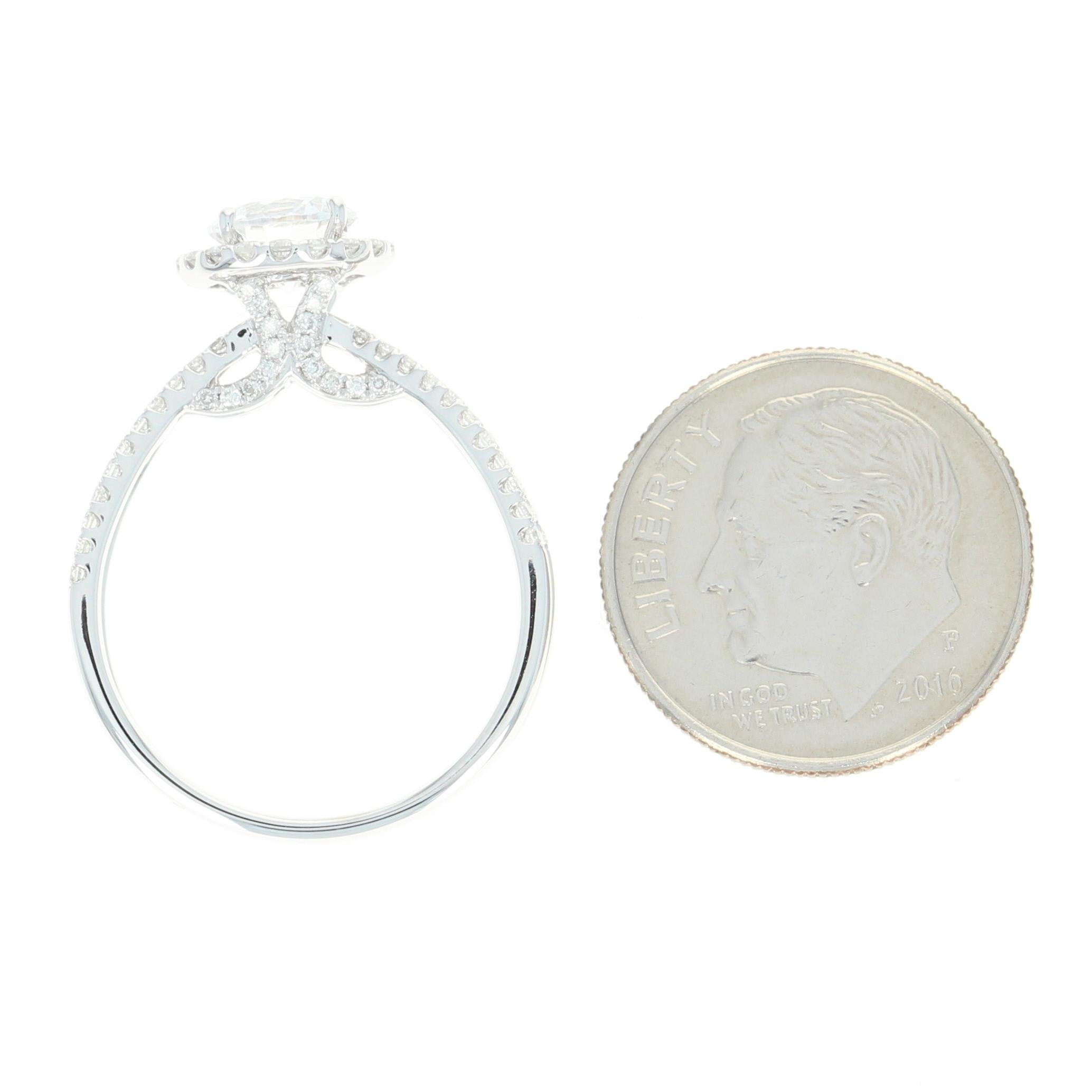Bague de fiançailles en or 18 carats avec halo semi-rond pour solitaire de 0,47 carat en vente 1