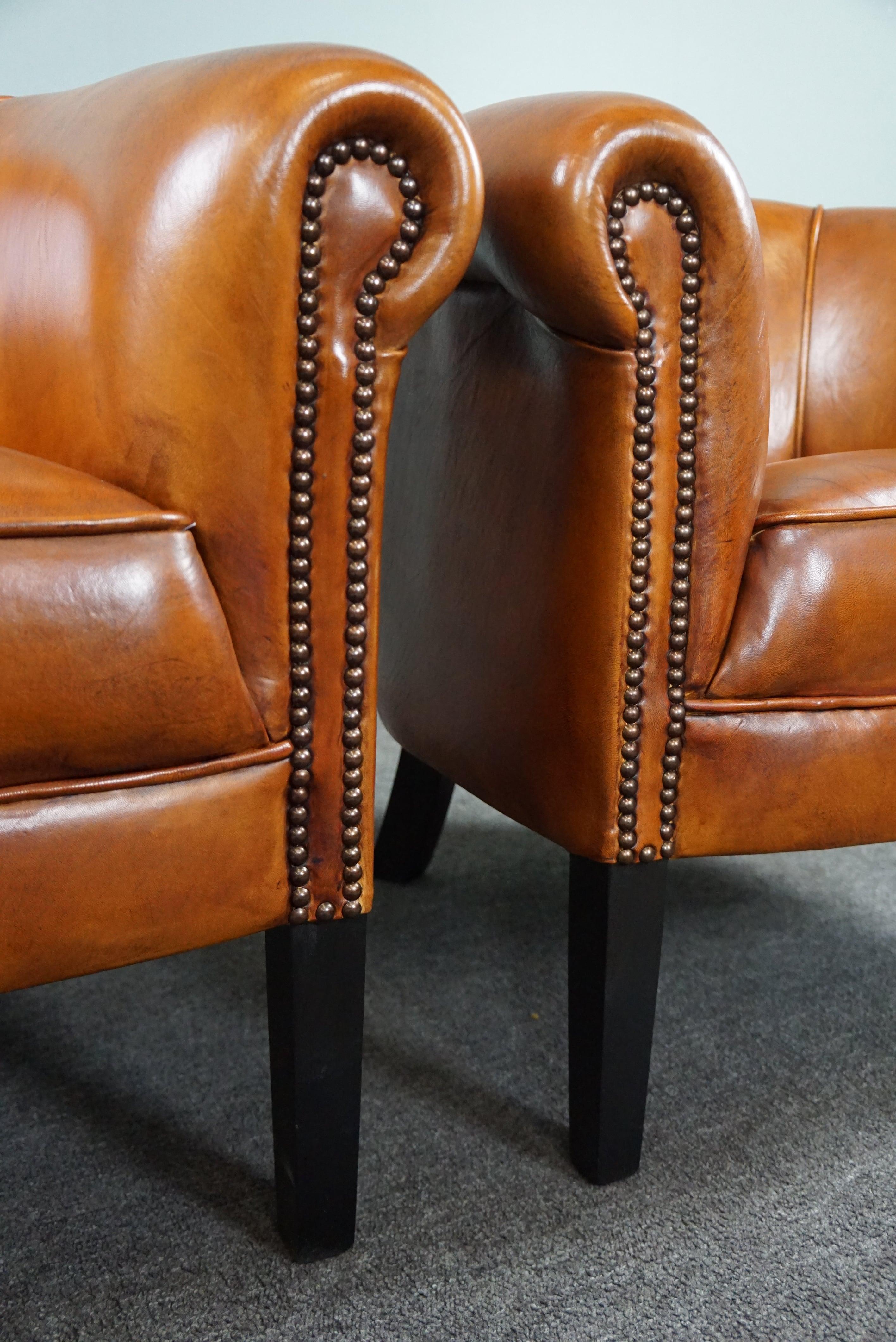 New set of 2 subtle sheep leather club chairs For Sale 3