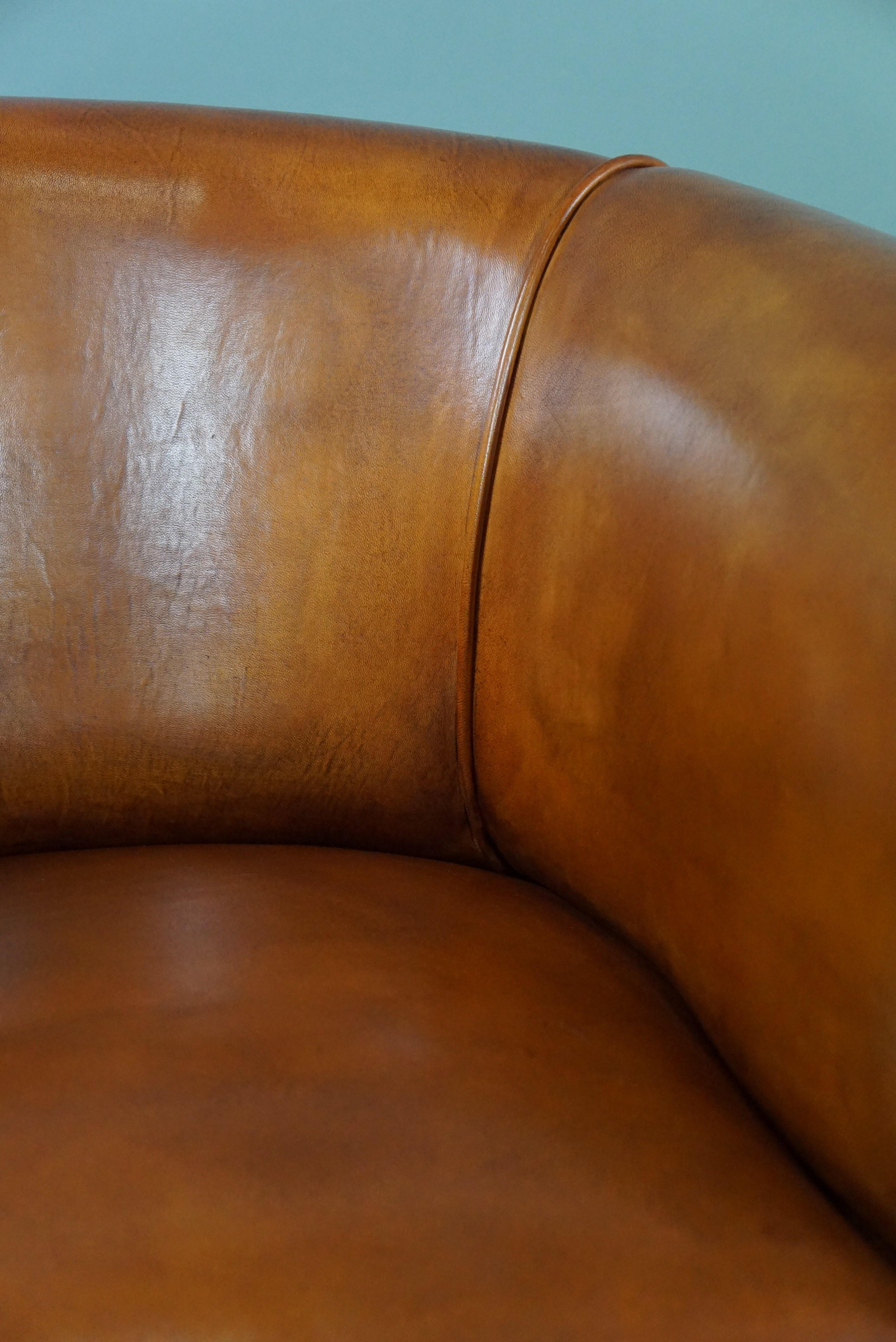 New set of 2 subtle sheep leather club chairs For Sale 2