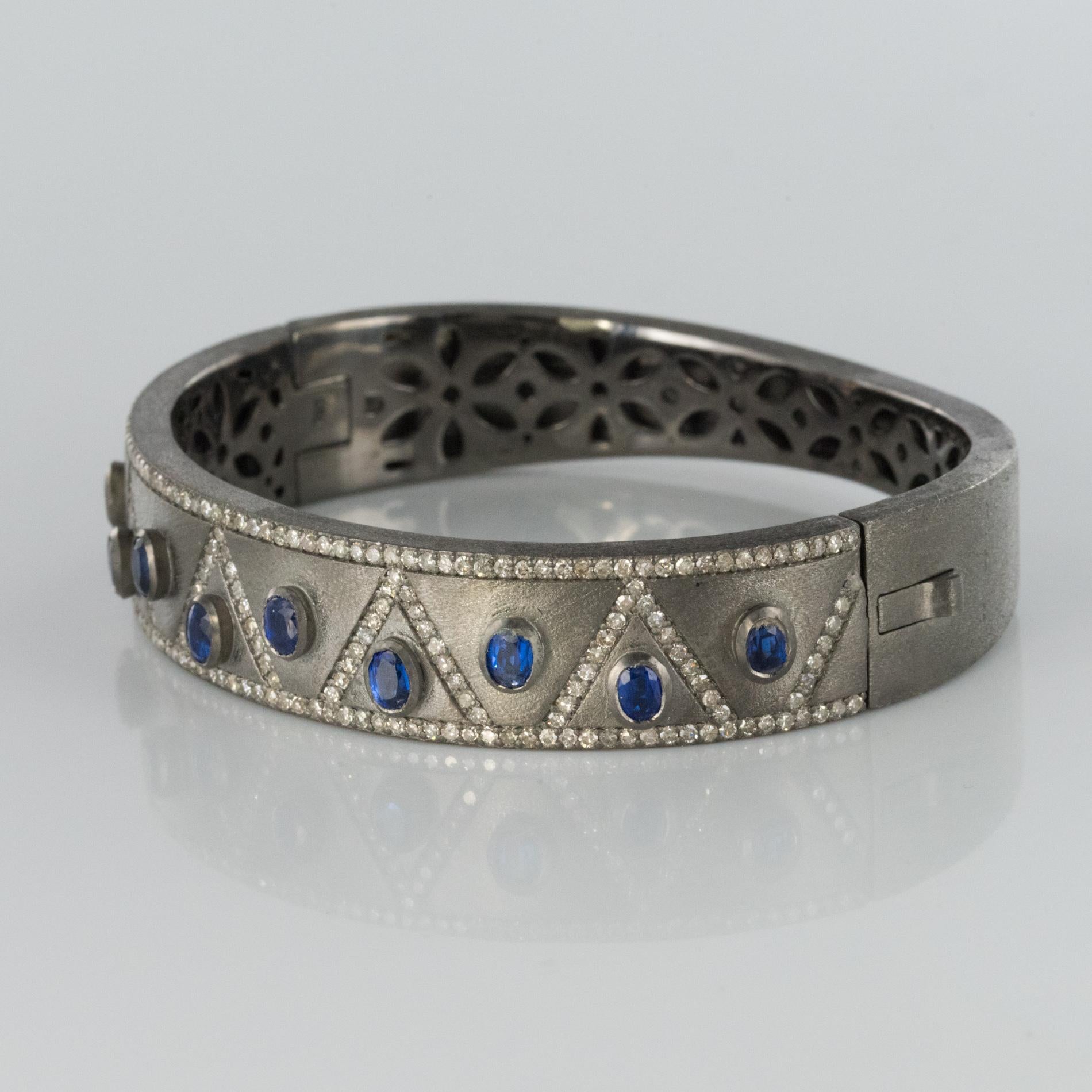 Brilliant Cut New Silver Diamond Kyanites Bangle Bracelet For Sale