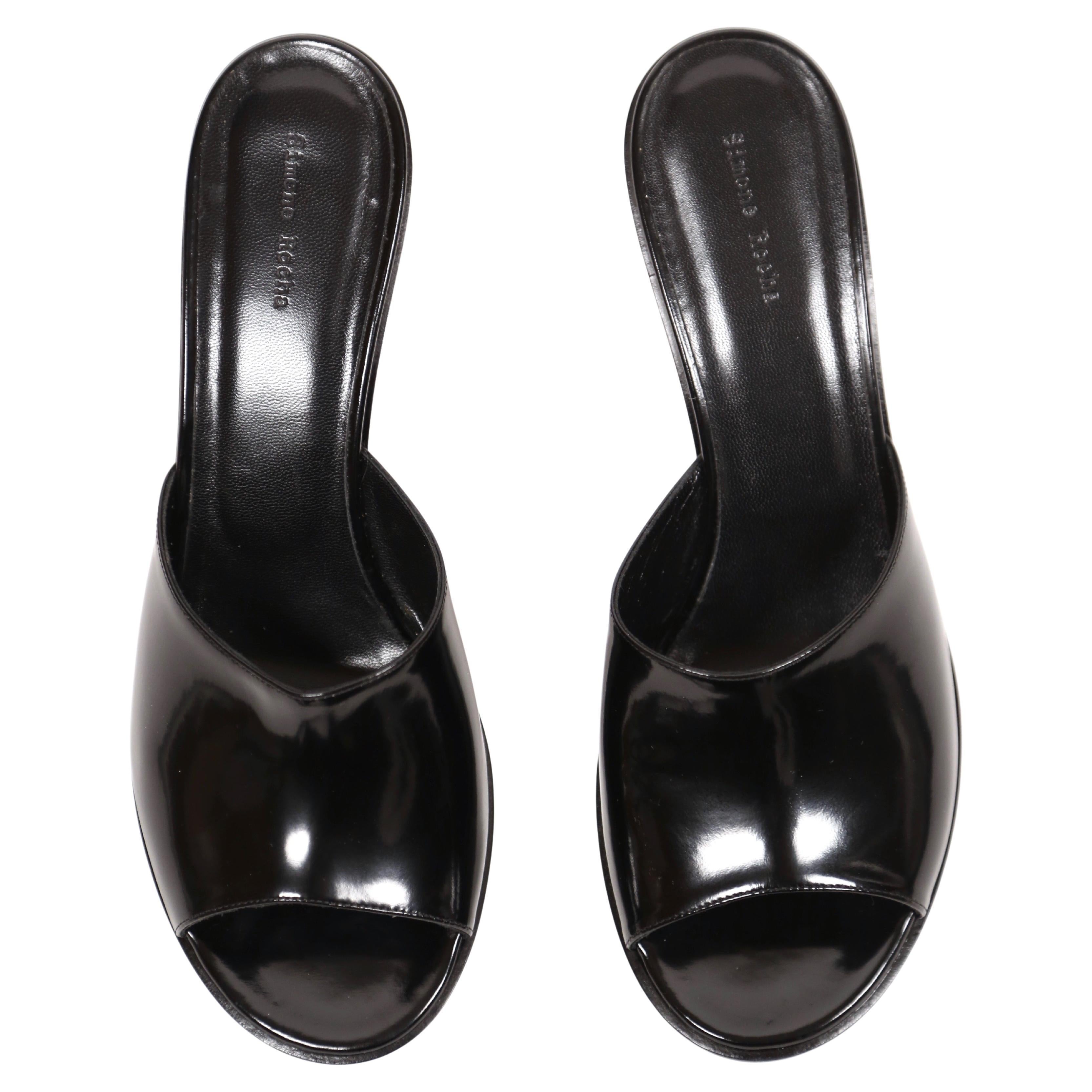 Splendidi sandali slide in vernice nera con tacco 