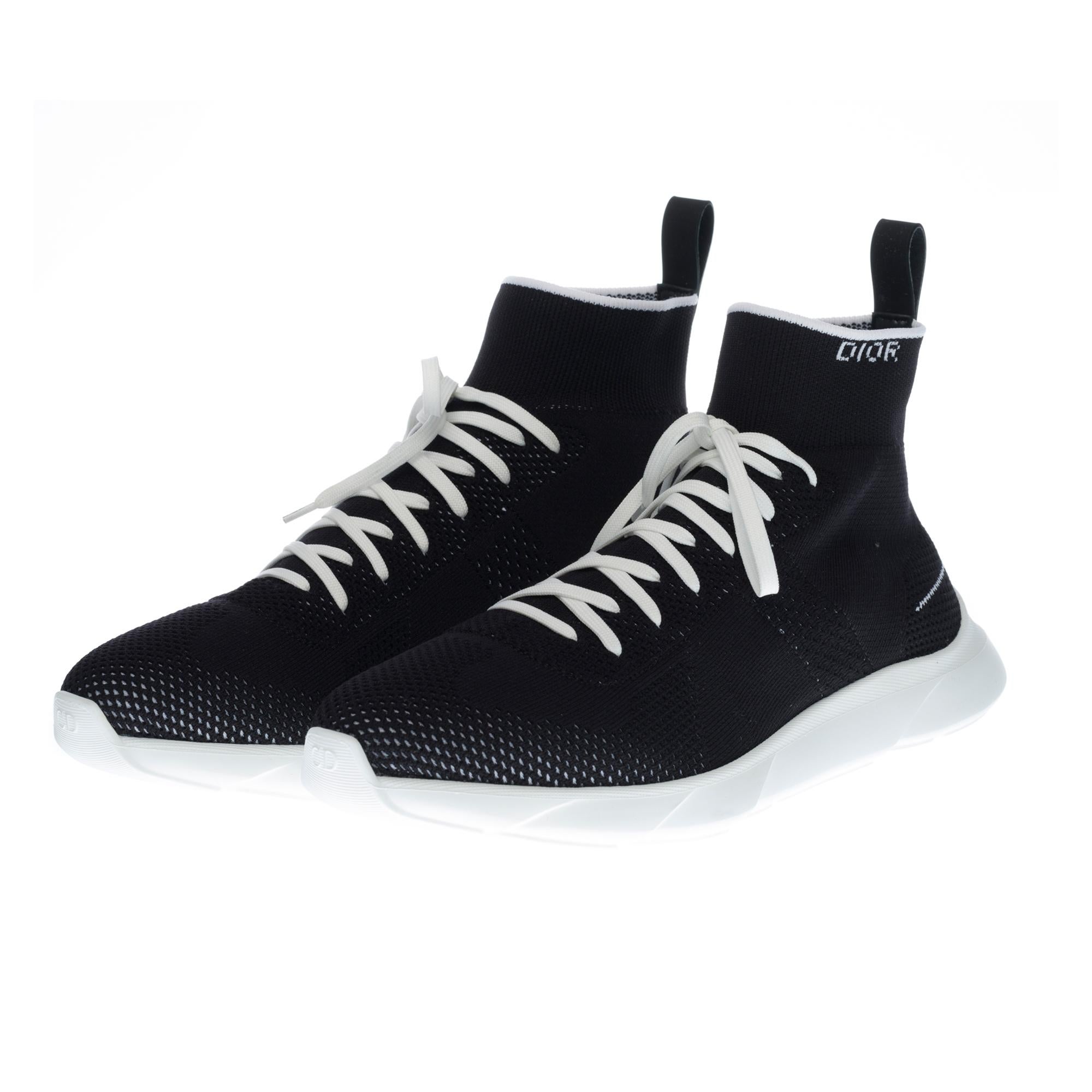 Christian Dior B21 high-rise sneakers, black canvas, white rubber sole

Size: 42
Signature: “CD, Made in Italy”

Reference: 13604211260

Brand new, never worn
Sold with box, dustbag and a set of additional laces