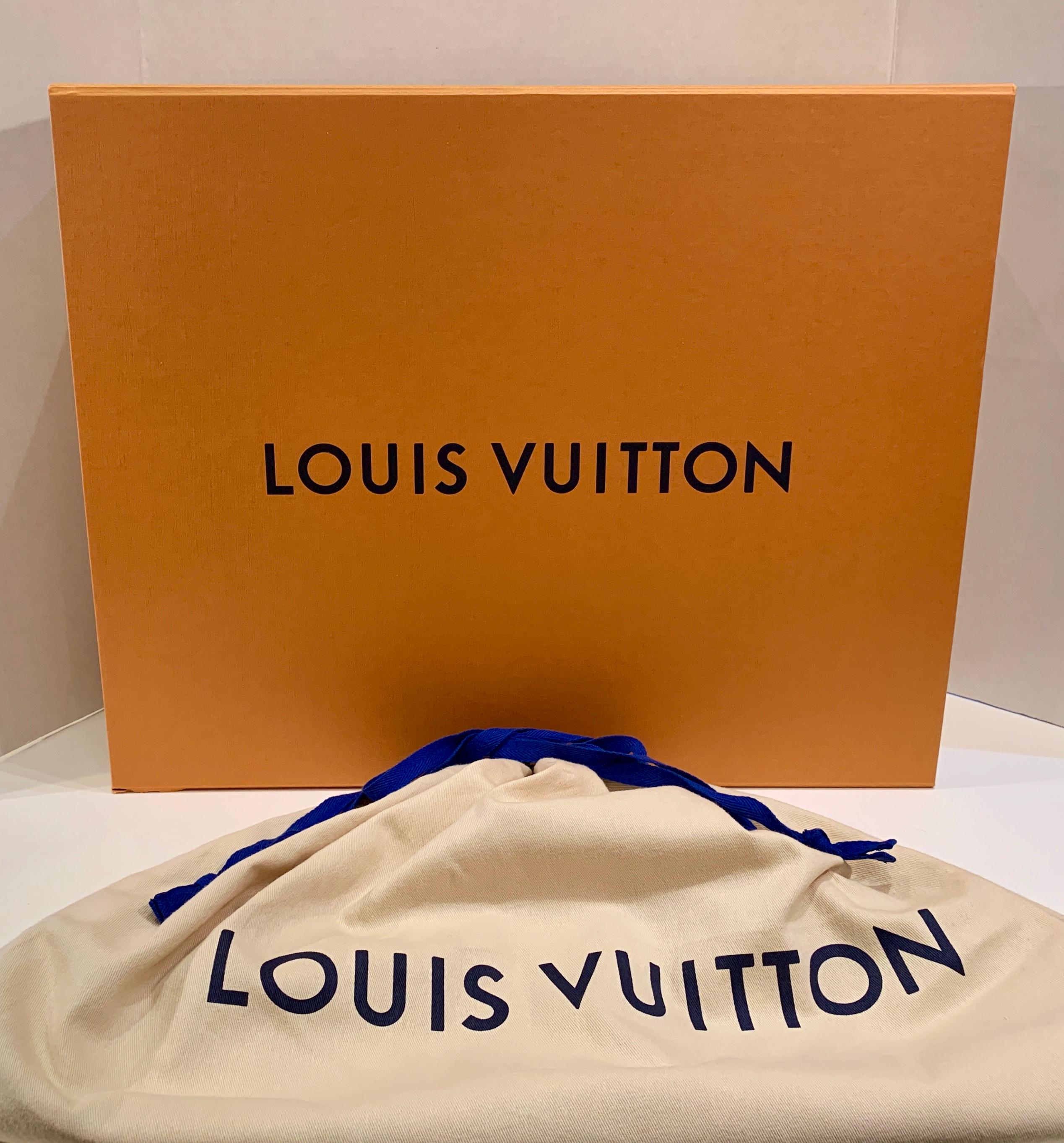 New Sold Out Louis Vuitton ONTHEGO Khaki/Beige Ladies Tote Bag Summer 2019 6