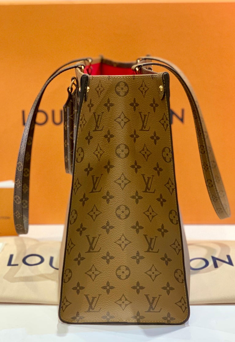 New Sold Out Louis Vuitton ONTHEGO Monogram Giant Canvas Tote Bag Summer 2019 For Sale at 1stdibs