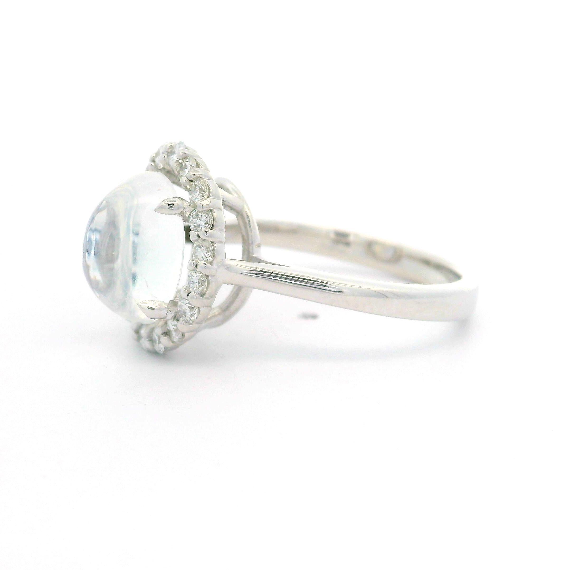 Neue solide 14k Weißgold 3,1ctw Oval Blau Mondstein Diamant Halo Ring (Ovalschliff) im Angebot