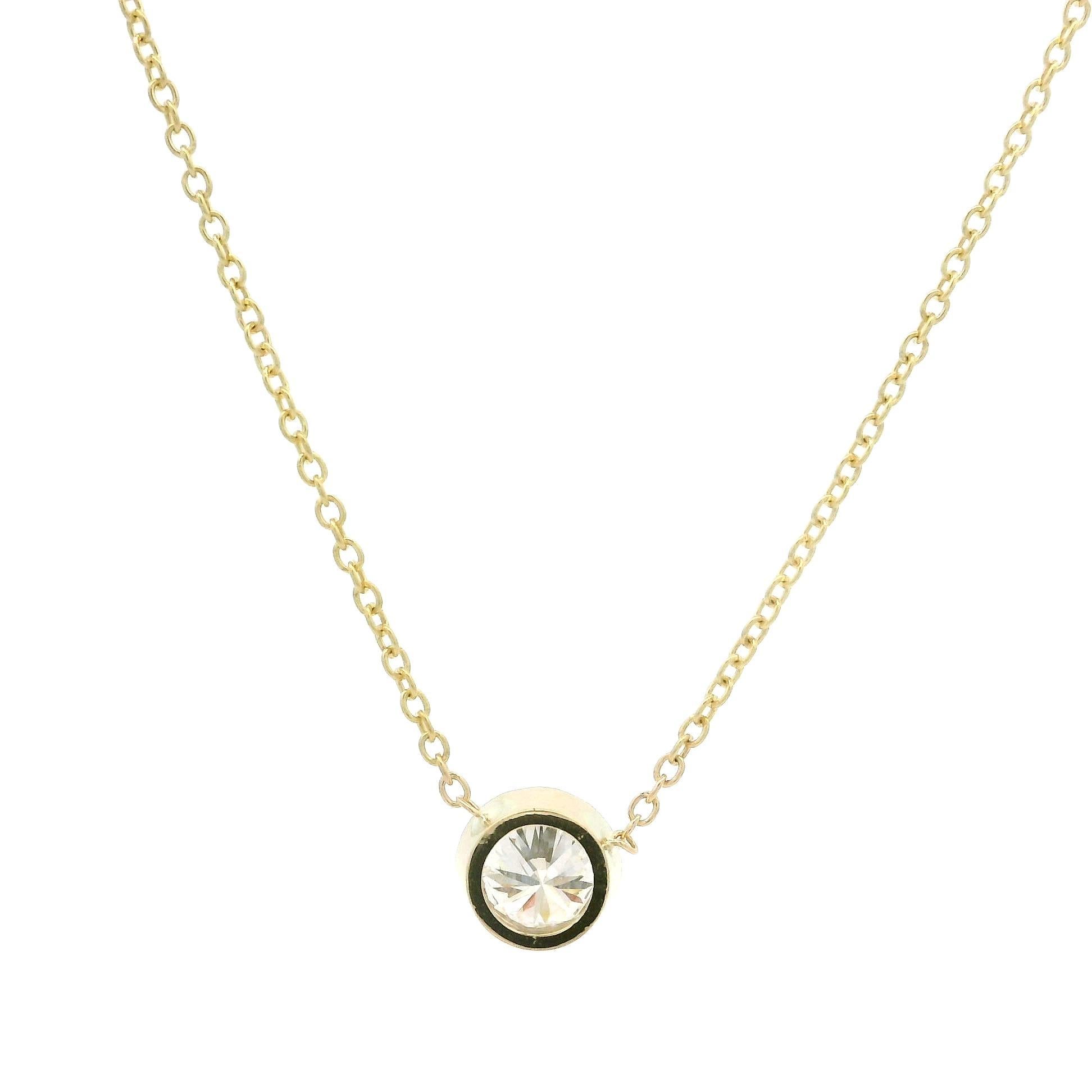 Nouveau collier pendentif solitaire en or jaune massif 14 carats avec lunette ronde et diamants 0,42 carat Pour femmes en vente