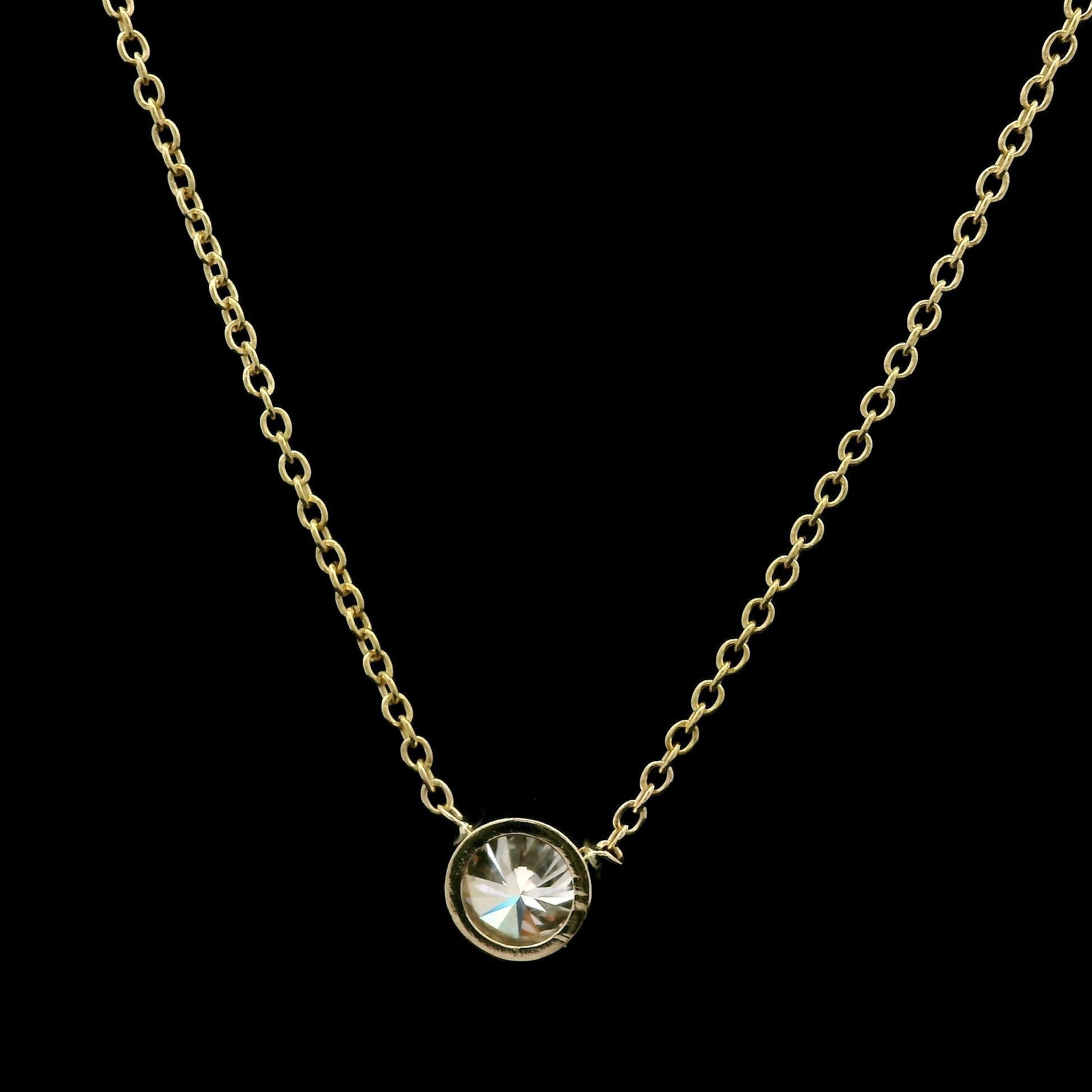 Nouveau collier pendentif solitaire en or jaune massif 14 carats avec lunette ronde et diamants 0,42 carat en vente 3