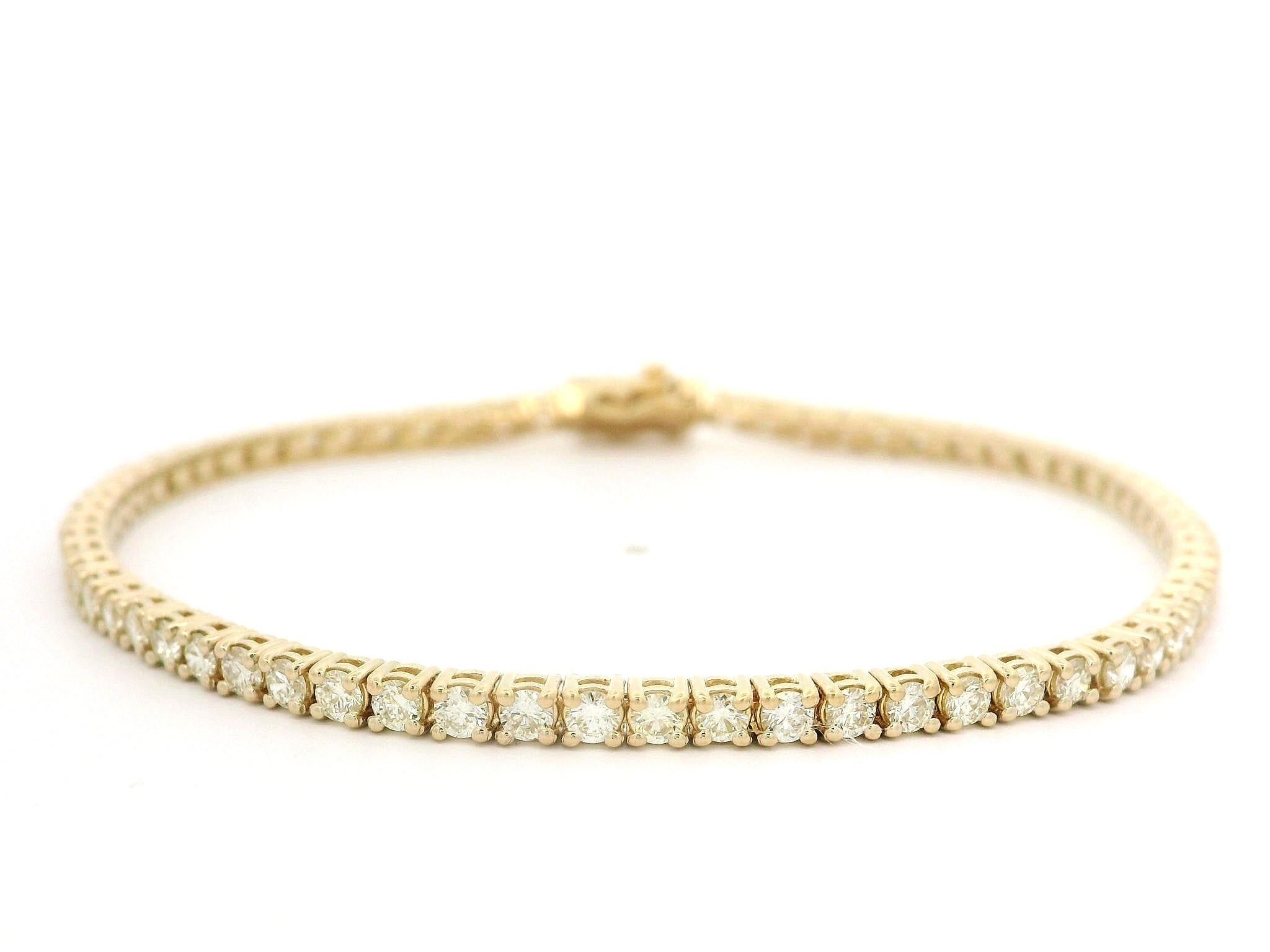 -Pierre(s)
(68) Diamants naturels authentiques - taille ronde brillante - sertis - couleur I/J - pureté VS1/VS2 - 2,63ctw (exact)

MATERIAL : Or jaune 14k massif
Poids : 6.8 grammes
Type : Tennis Line Link Tennis
Longueur : Mesure 7,0