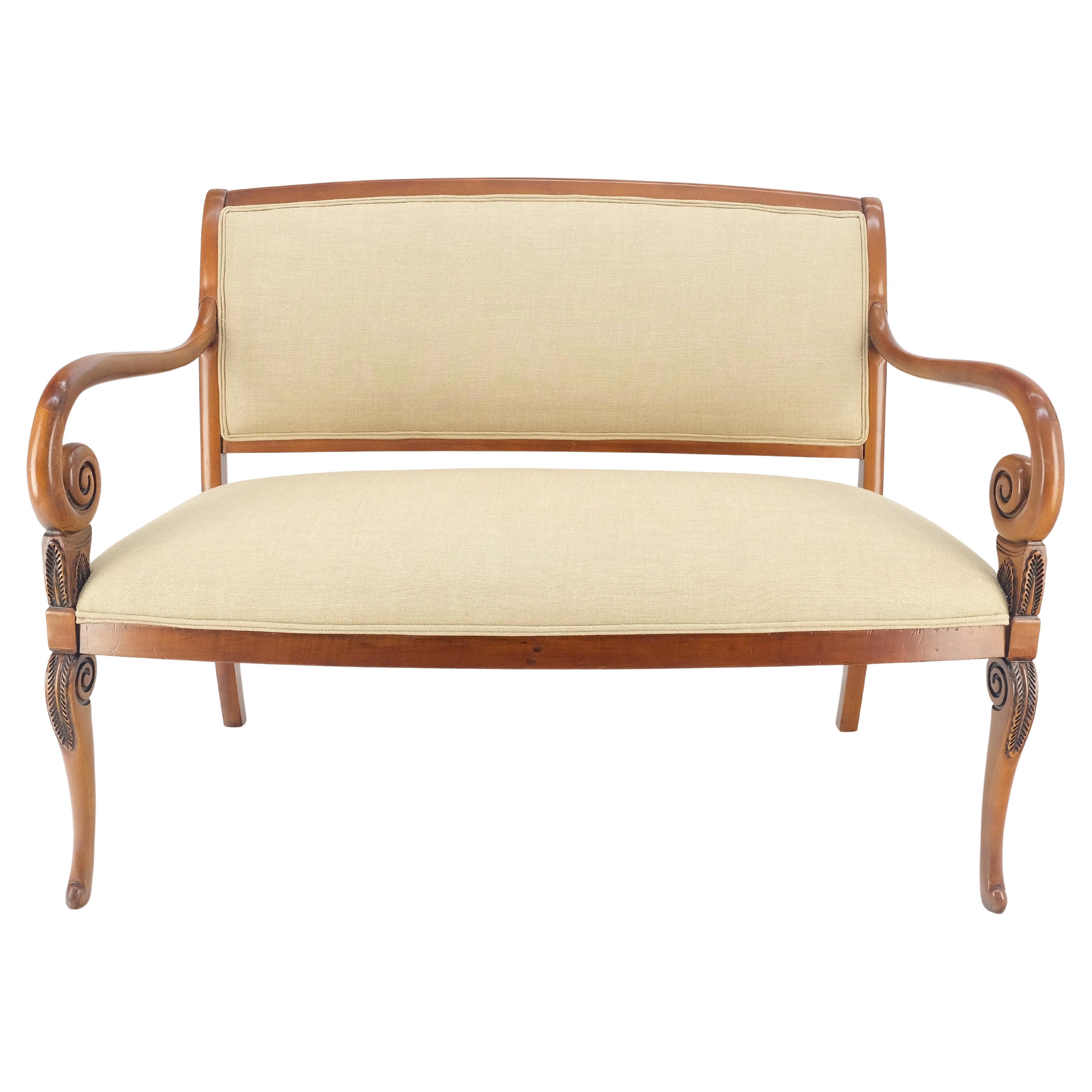 Nuovo Tappezzeria in lino massiccio Antico stile Phillips intagliato in acero Divano Loveseat MINT!
