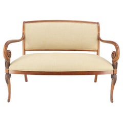 Fauteuil d'antiquités en lin massif de style Louis Phillipe sculpté