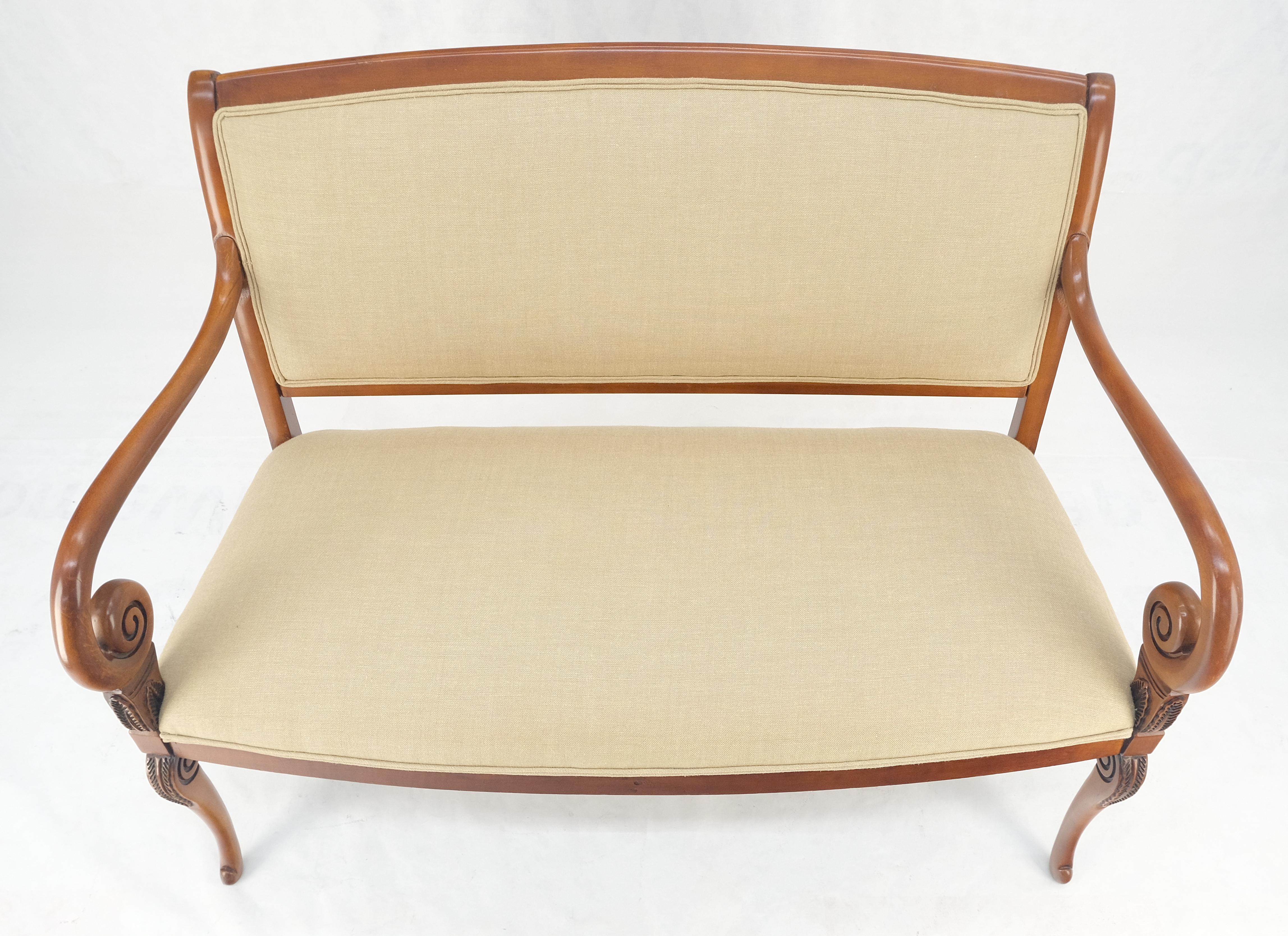Laccato New Solid Linen Upholstery Antique Louis Phillips Style Carved Maple Loveseat (Tappezzeria in lino massiccio) in vendita