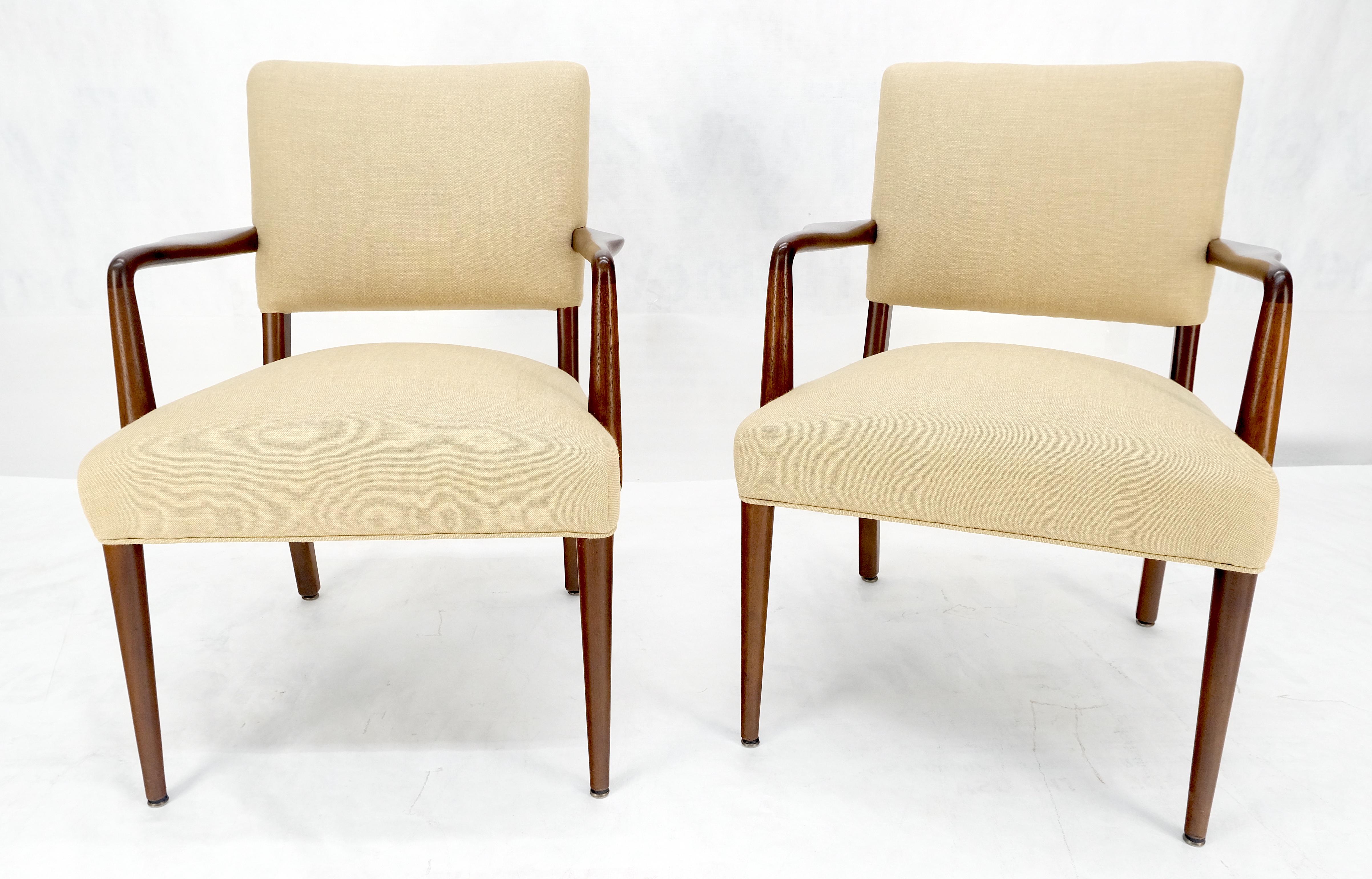 New Solid Linen Upholstery Walnut c1960s Arm Chairs Risom Style Restored MINT Excellent état - En vente à Rockaway, NJ